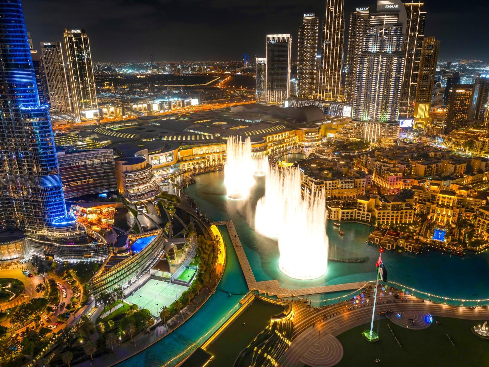 Crown Jewel 2 Bedroom I Iconic Burj Khalifa And Fountain Views I Free Parking, Gym, Pool, Wi-fi And Ps5 I By Skyline Serenity Apartment Dubai