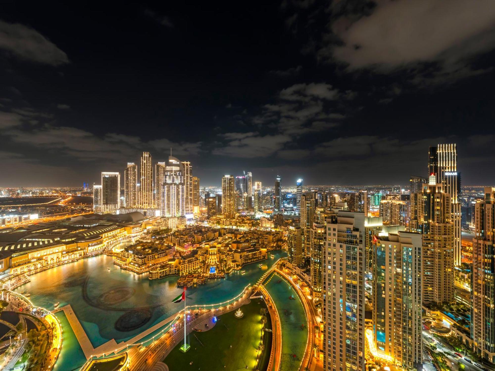 Crown Jewel 2 Bedroom I Iconic Burj Khalifa And Fountain Views I Free Parking, Gym, Pool, Wi-fi And Ps5 I By Skyline Serenity Apartment *