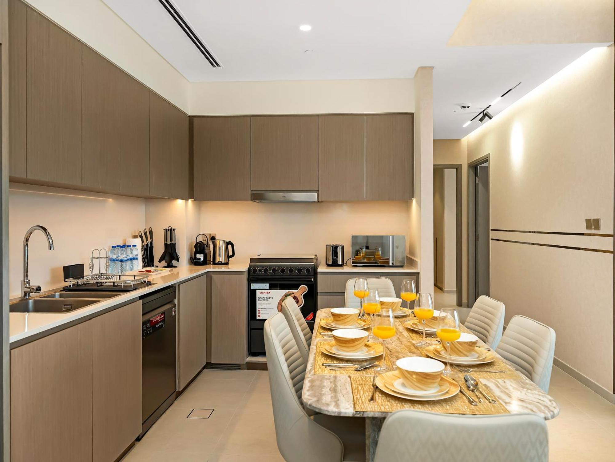 Crown Jewel 2 Bedroom I Iconic Burj Khalifa And Fountain Views I Free Parking, Gym, Pool, Wi-fi And Ps5 I By Skyline Serenity Apartment Dubai