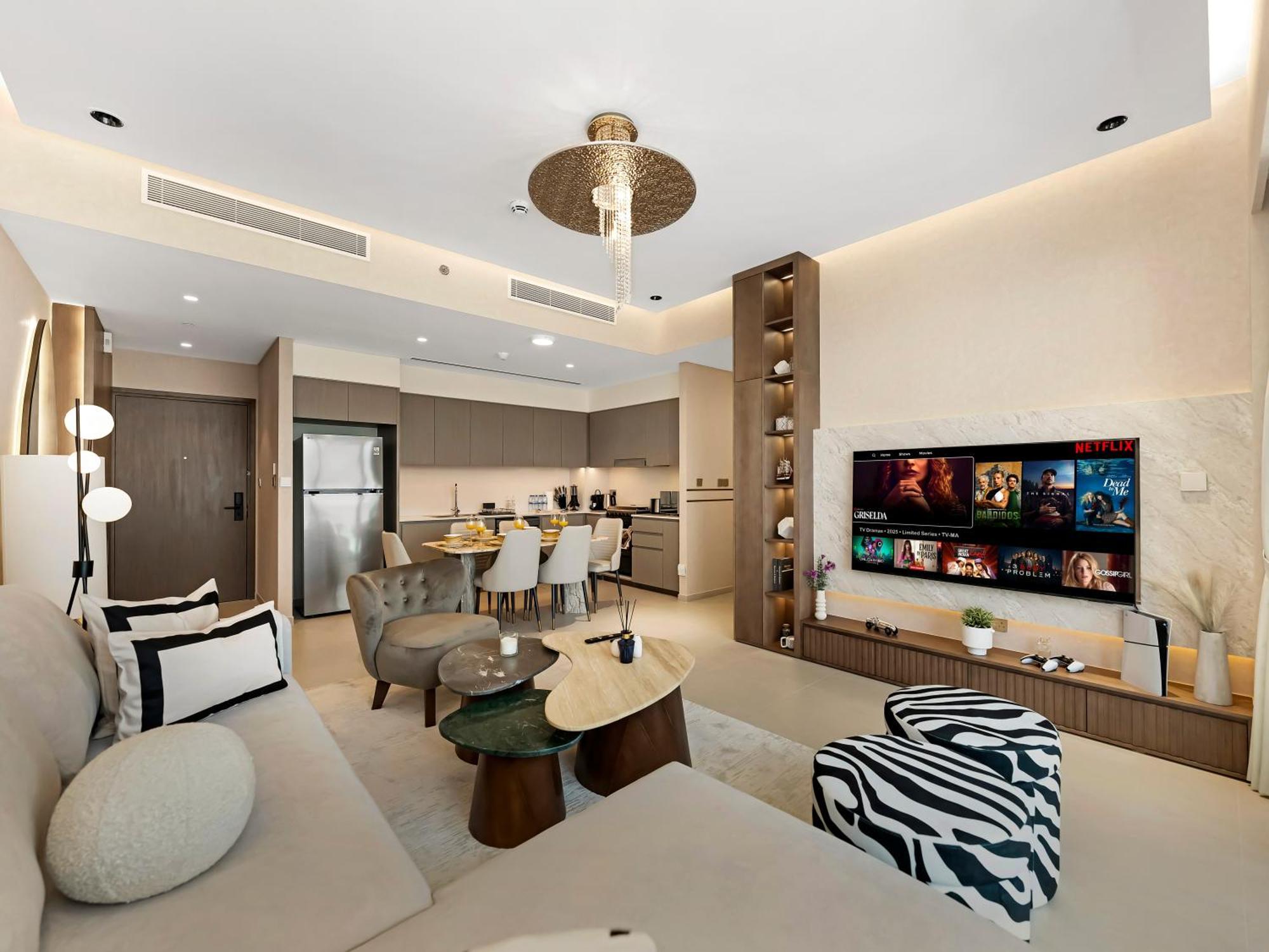 Crown Jewel 2 Bedroom I Iconic Burj Khalifa And Fountain Views I Free Parking, Gym, Pool, Wi-fi And Ps5 I By Skyline Serenity Apartment