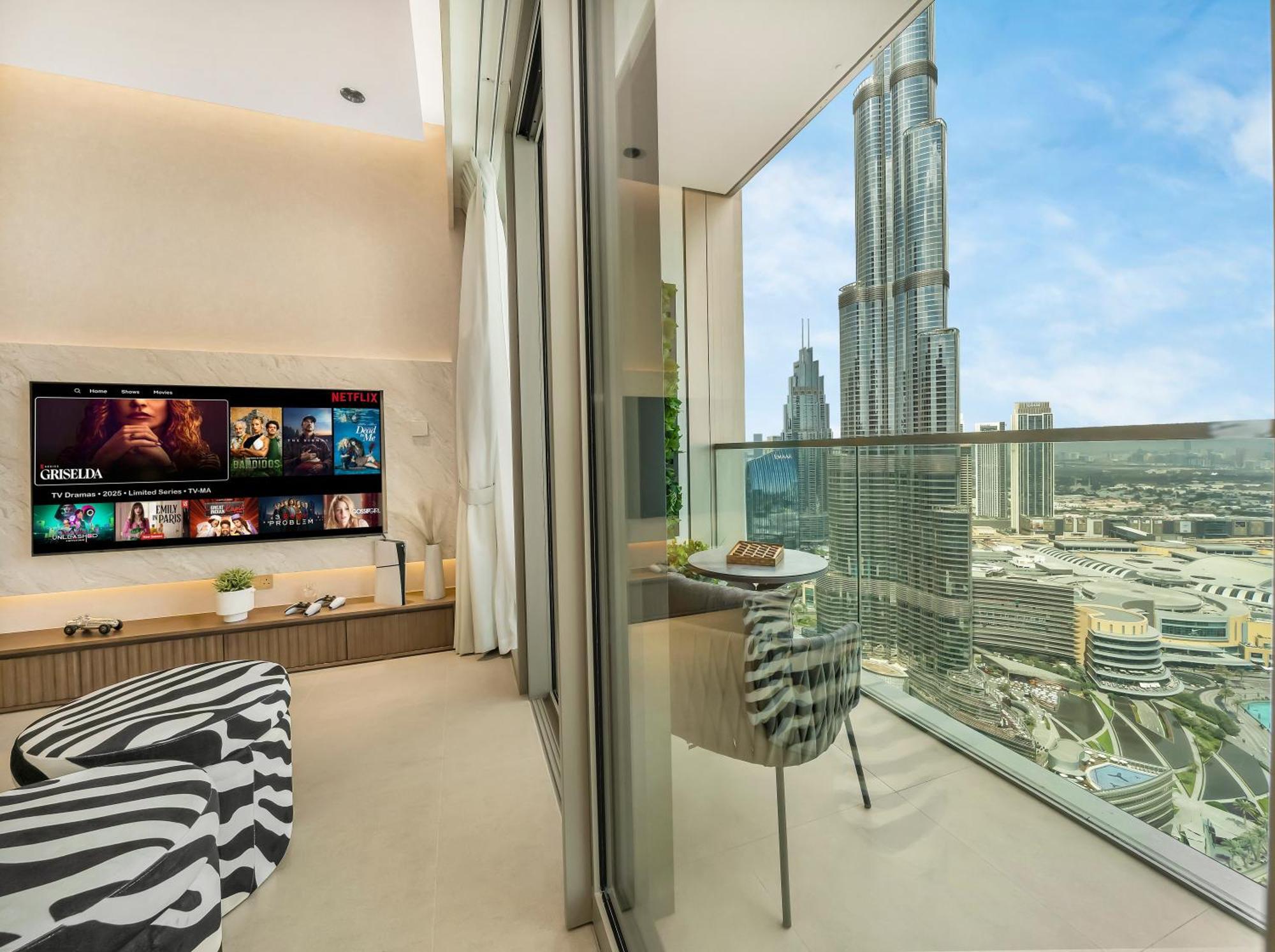 Crown Jewel 2 Bedroom I Iconic Burj Khalifa And Fountain Views I Free Parking, Gym, Pool, Wi-fi And Ps5 I By Skyline Serenity