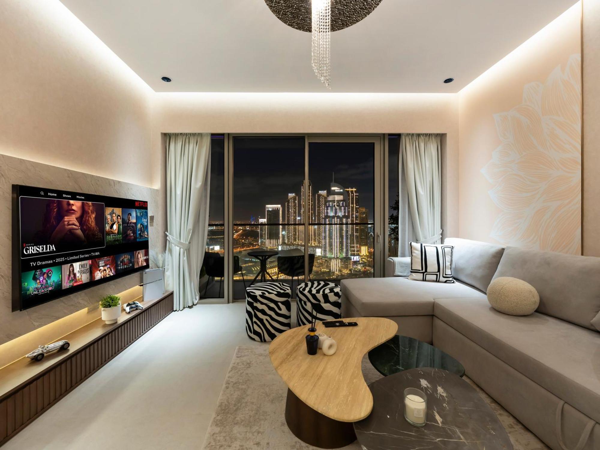 Crown Jewel 2 Bedroom I Iconic Burj Khalifa And Fountain Views I Free Parking, Gym, Pool, Wi-fi And Ps5 I By Skyline Serenity Apartment *