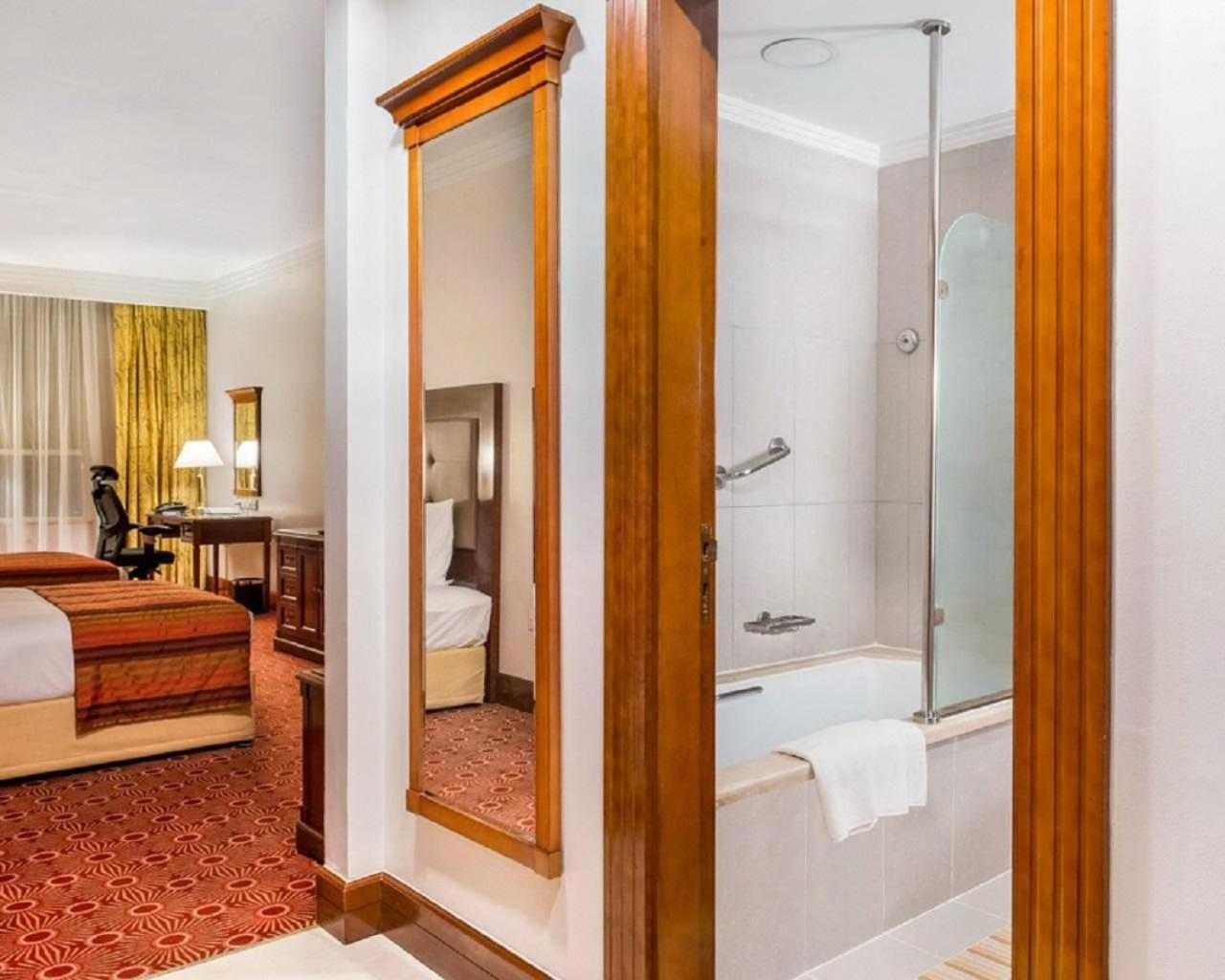 Sunday International Hotel 4*