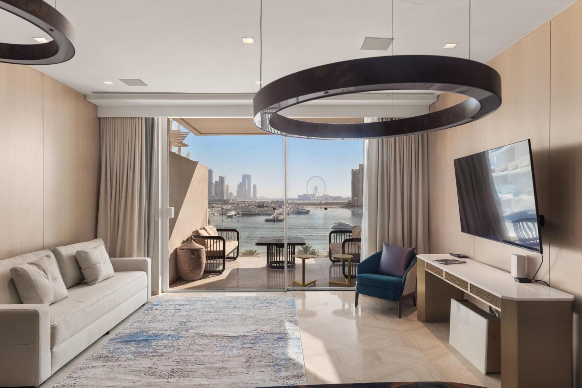 Superluxury In Five Palm, Pool & Access Dubai