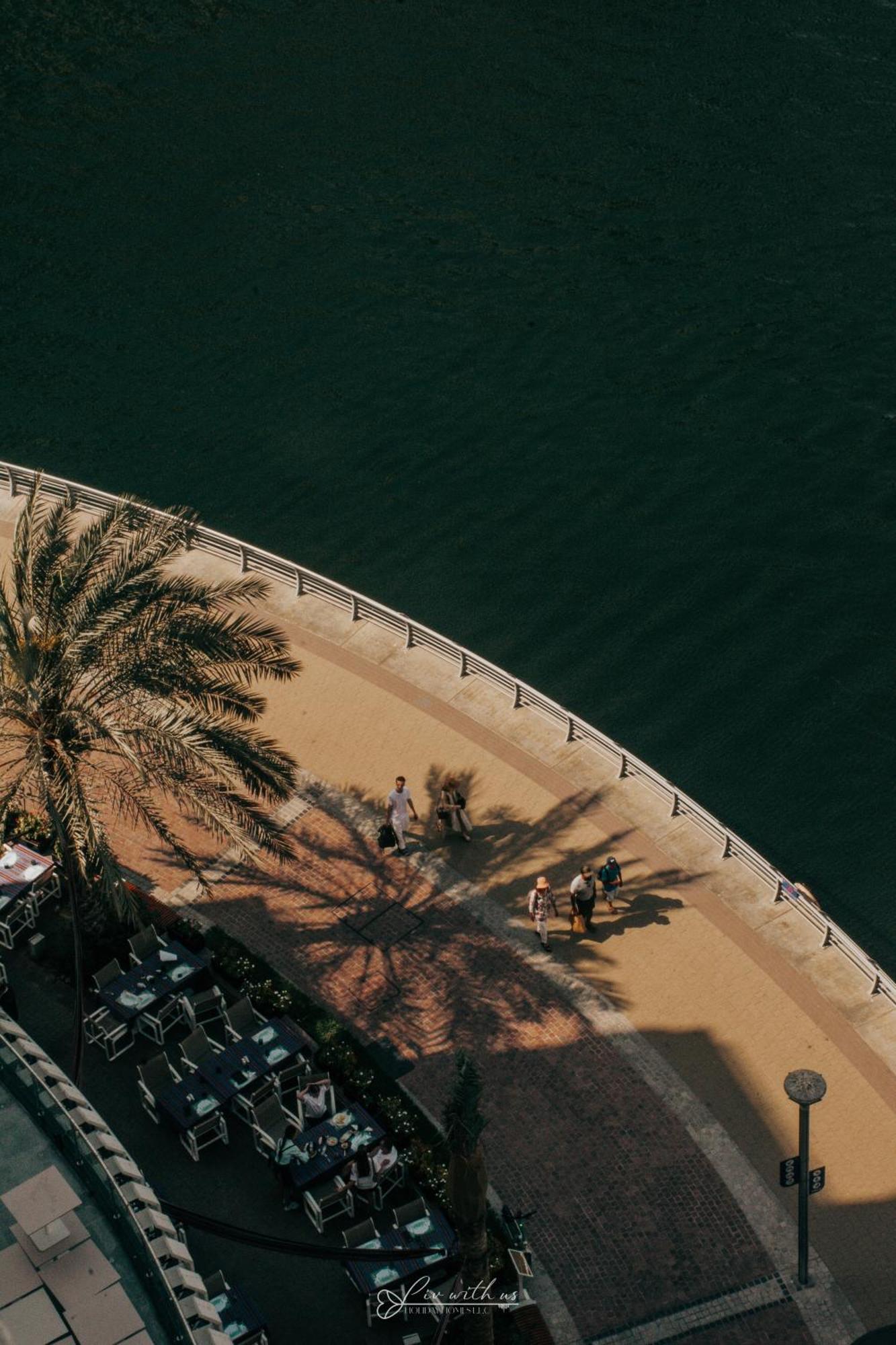 Livwithus - 2 Bedroom In Marina View Tower B * Dubai