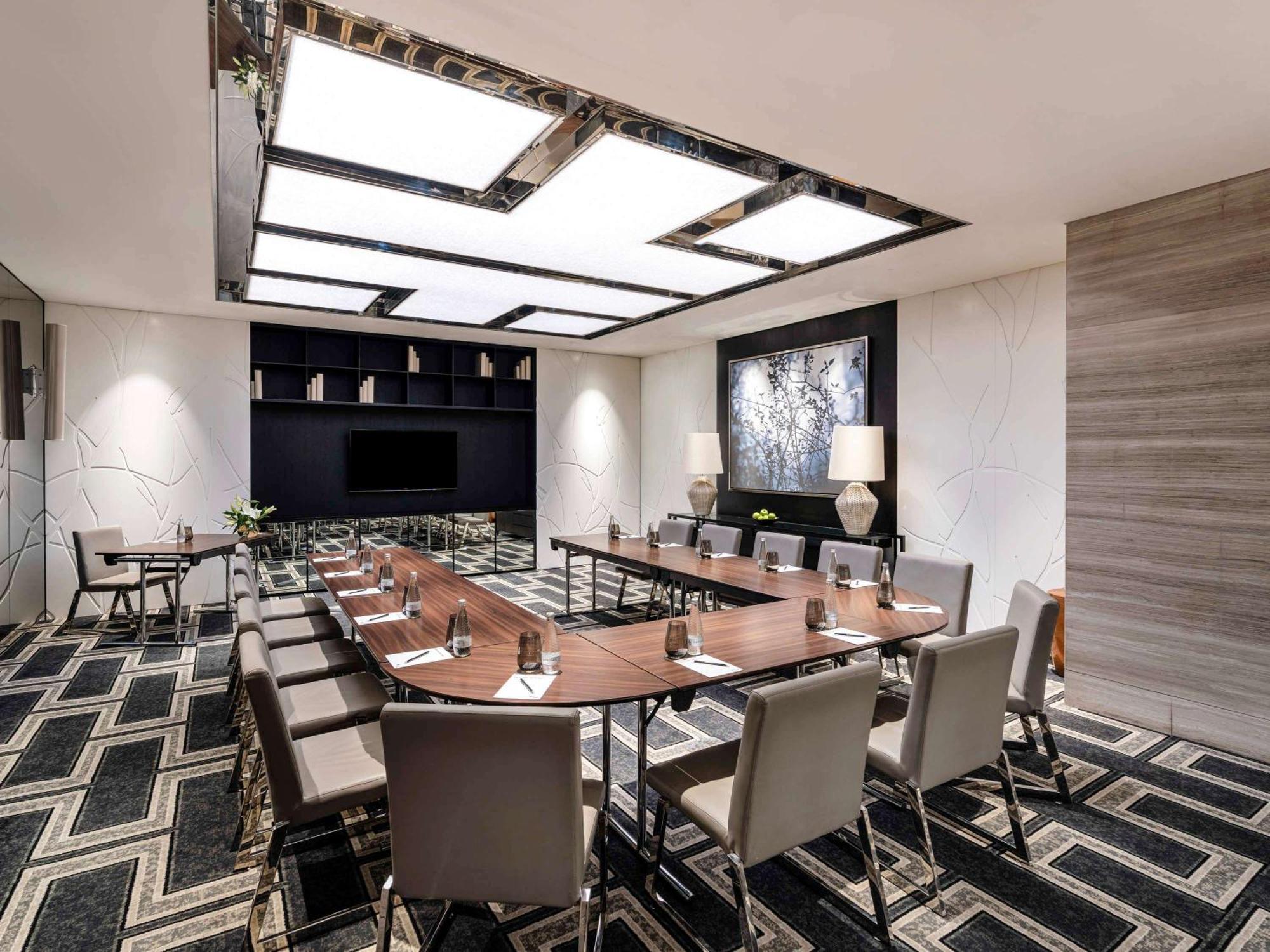 Hotel Pullman Downtown 5*