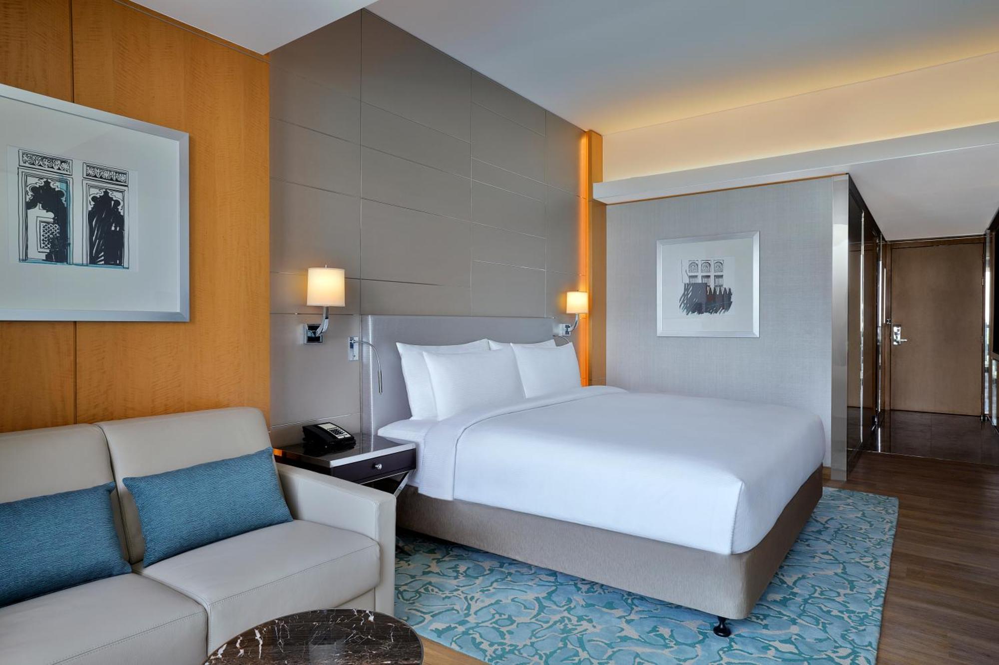 Hilton Palm Jumeirah Resort Dubai