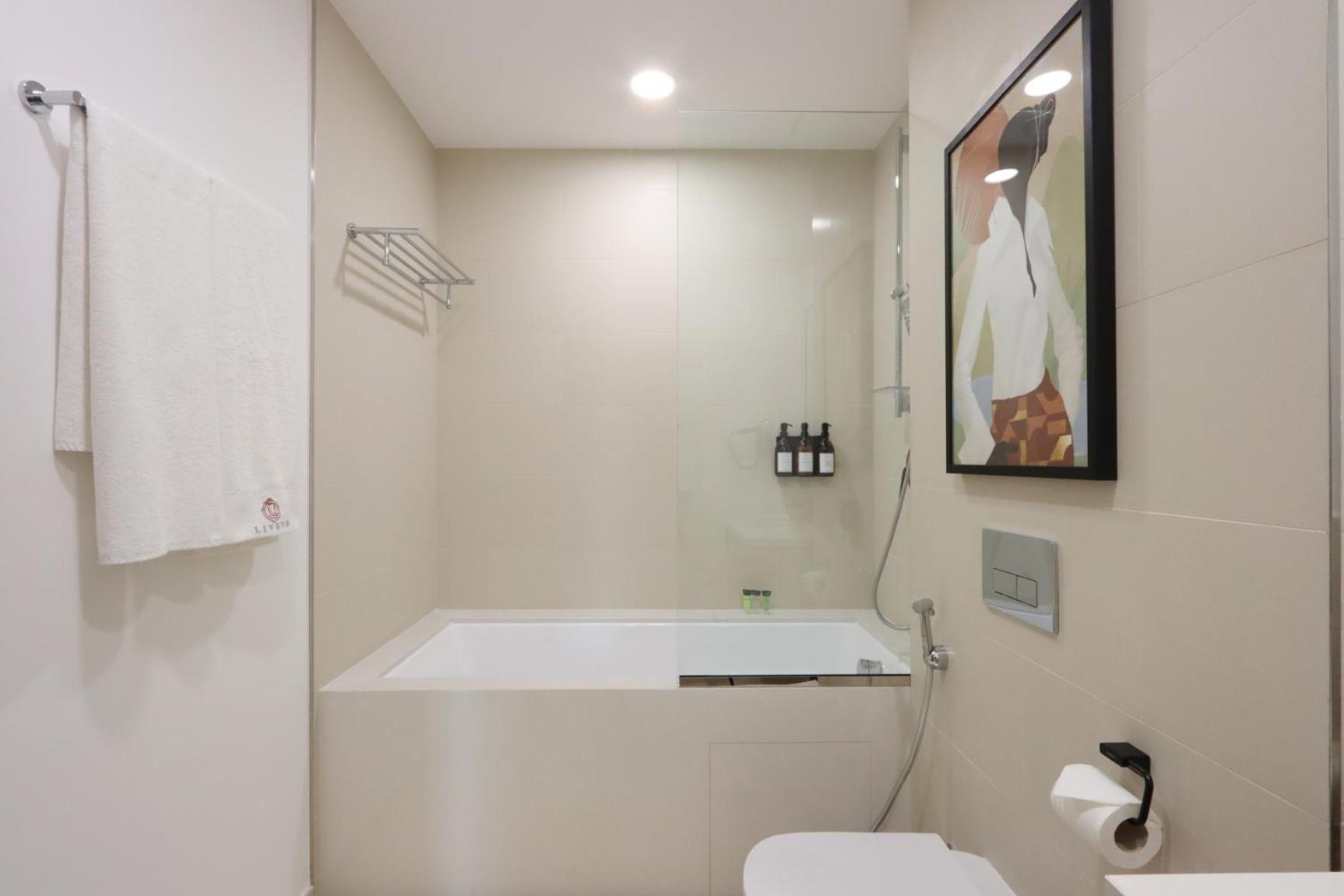 1br Gem With Stunning Marina Views, Close To Metro Apartment