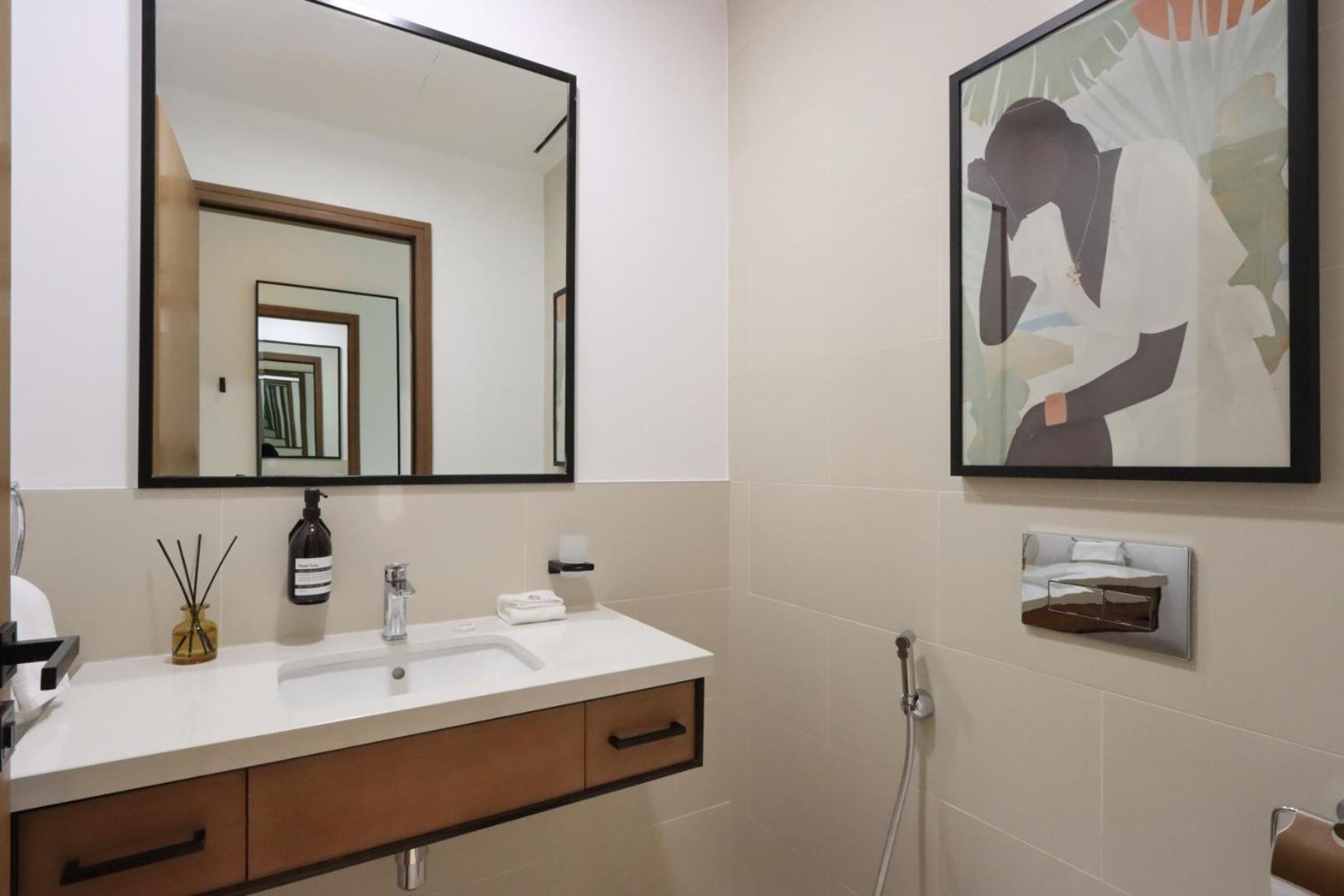 1br Gem With Stunning Marina Views, Close To Metro * Dubai