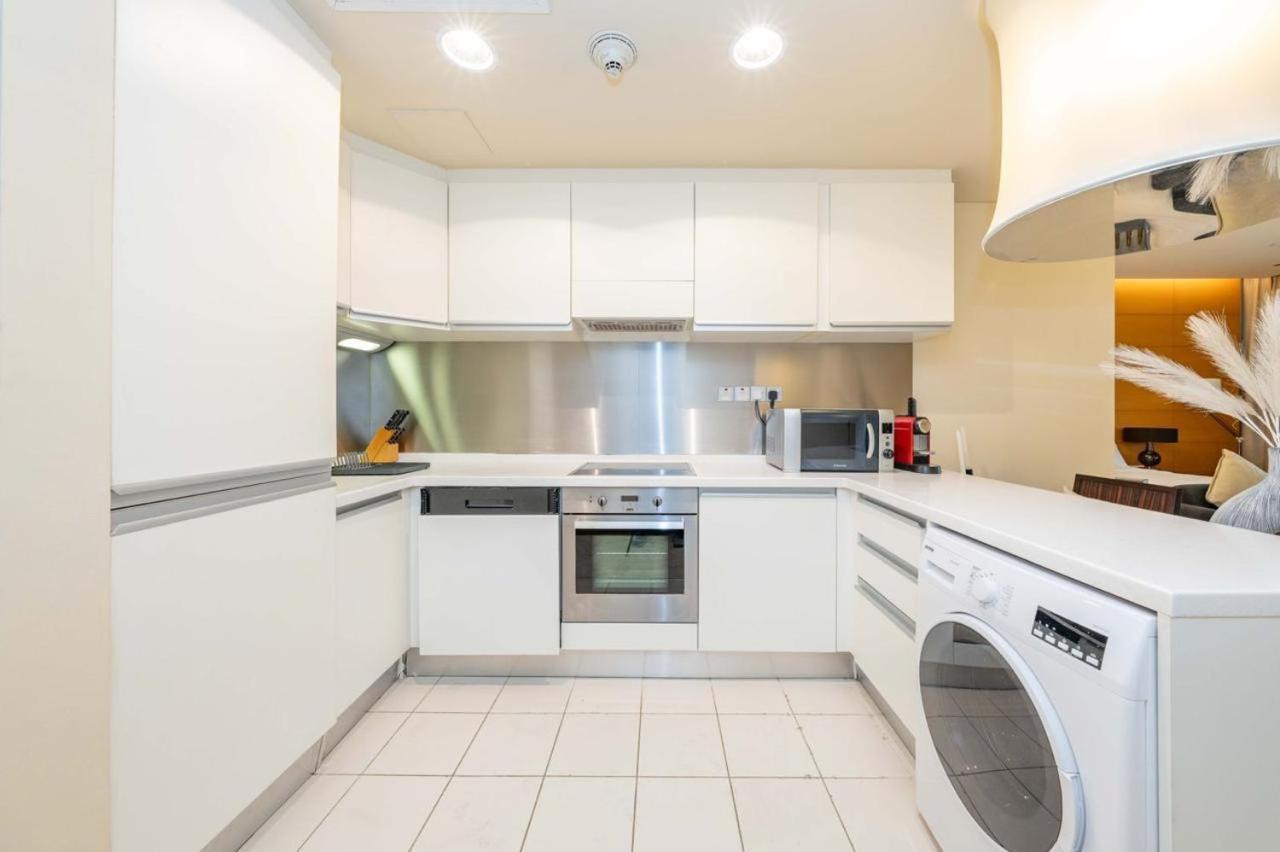 Holistay Luxury Homes - Burj Khalifa View - Direct Access Mall *