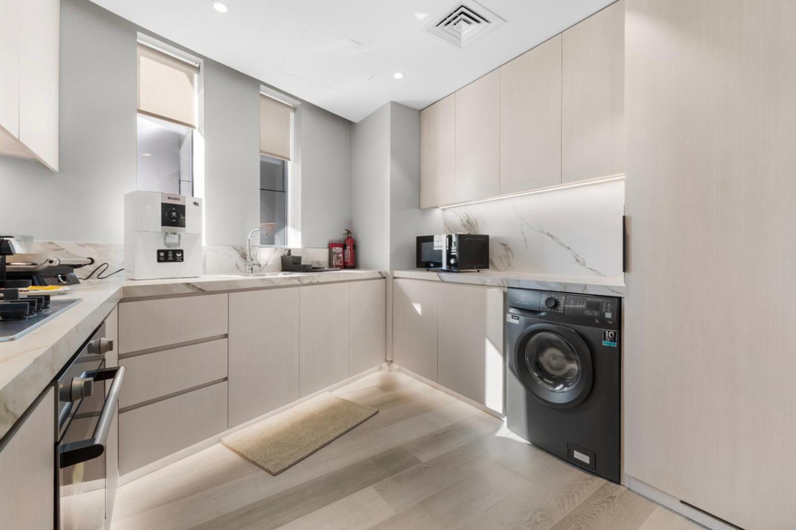 Luxury Living In Marina - 1br Extra Large Daire