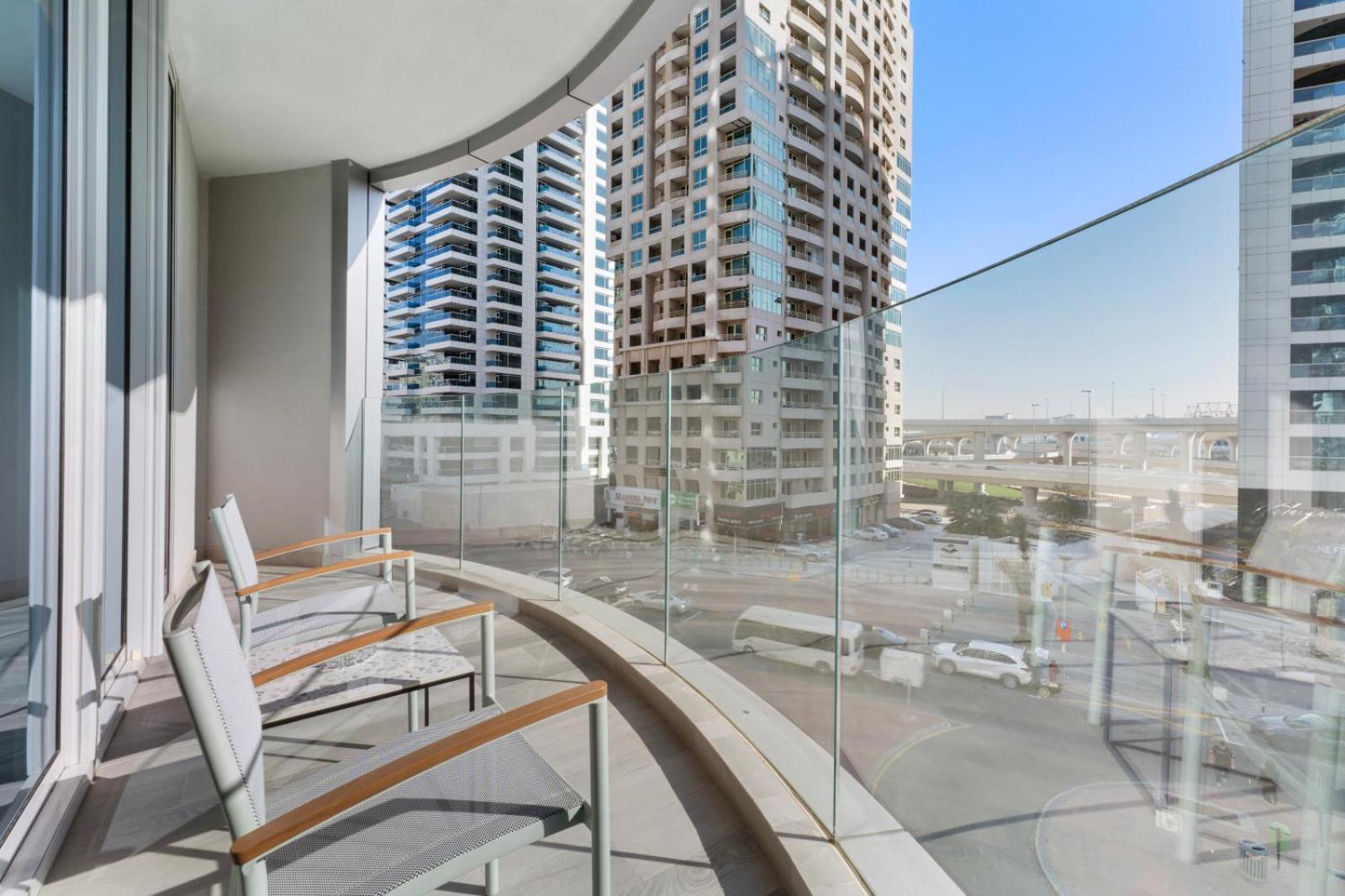Luxury Living In Marina - 1br Extra Large Daire
