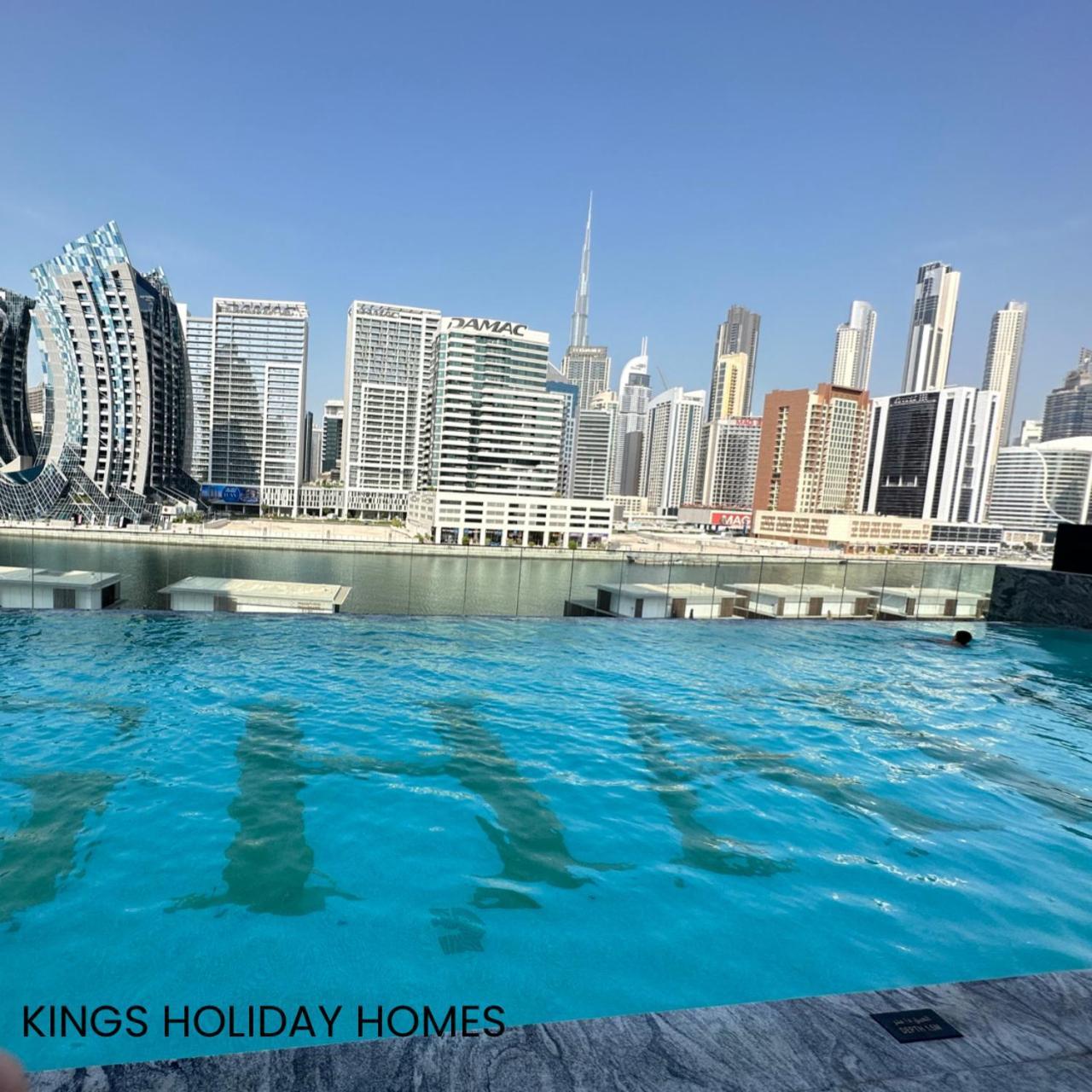 Casa de hóspedes Binghatti Canal With Private Jacuzzi Burj Khalifa View Kings