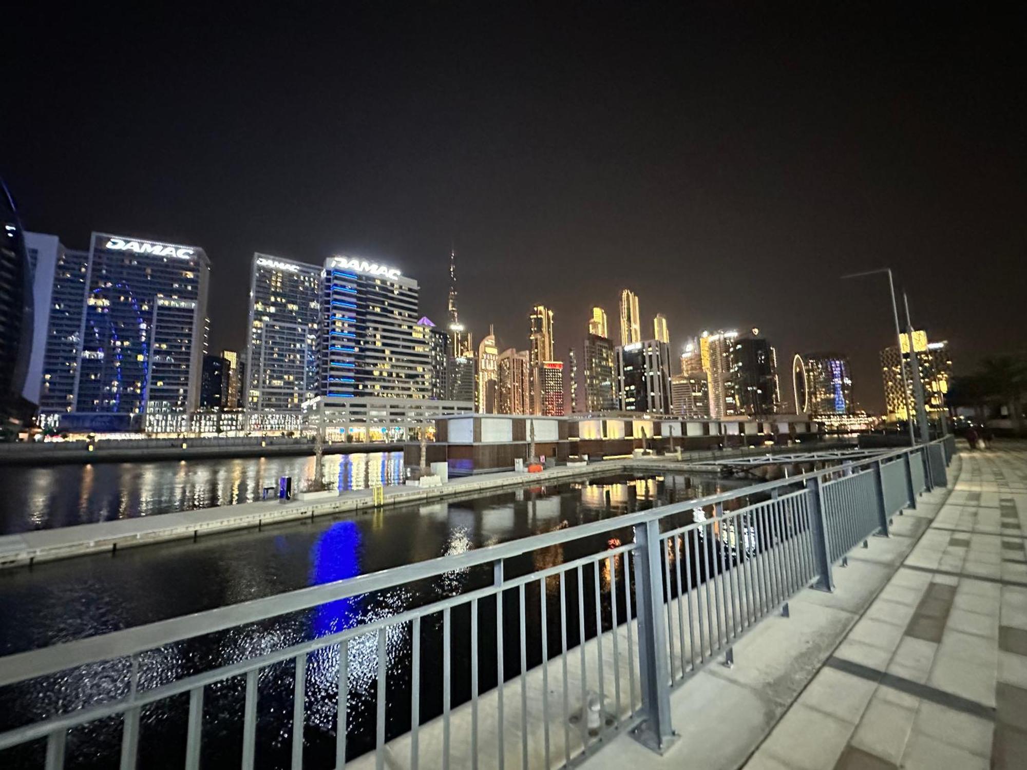 Casa de hóspedes Binghatti Canal With Private Jacuzzi Burj Khalifa View Kings *