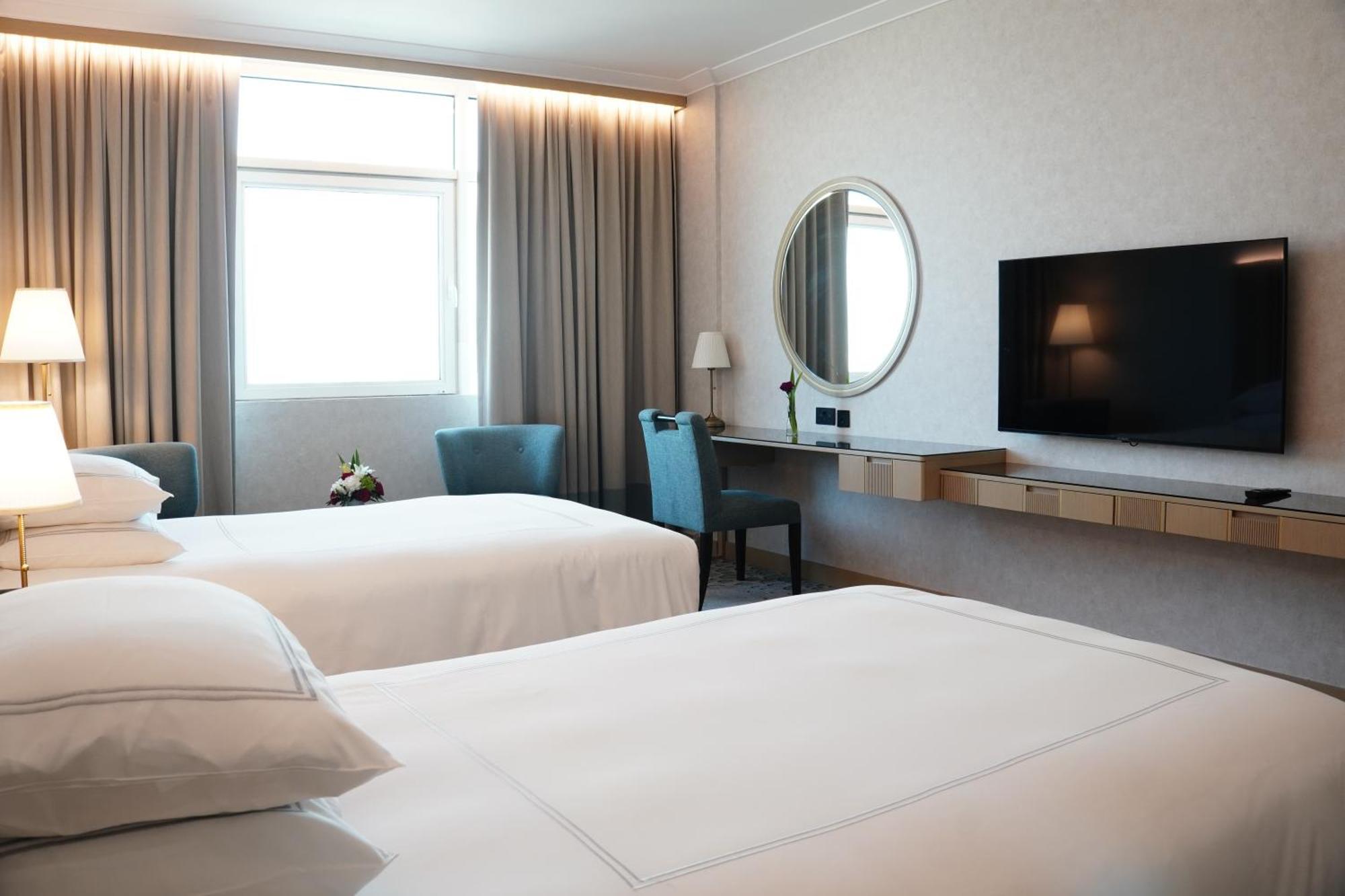 Swissotel Al Murooj 5*