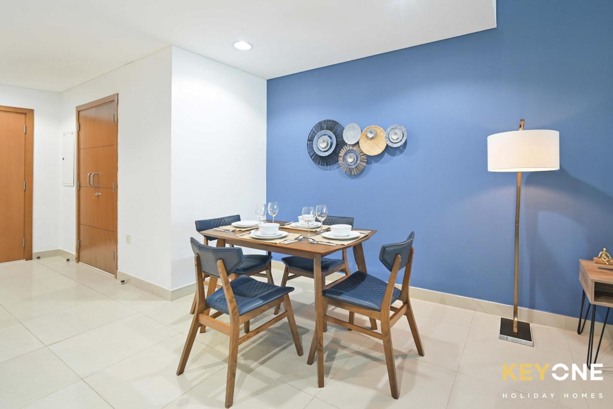 Fascinating Ocean Views In A One Bedroom Apartment *
