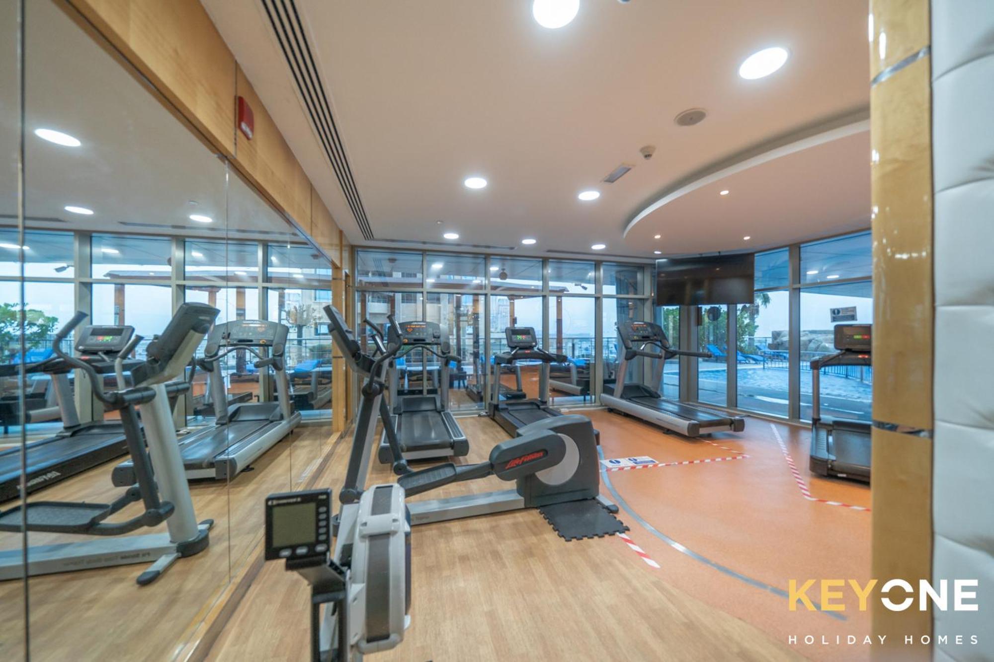 Fascinating Ocean Views In A One Bedroom Apartment Dubai