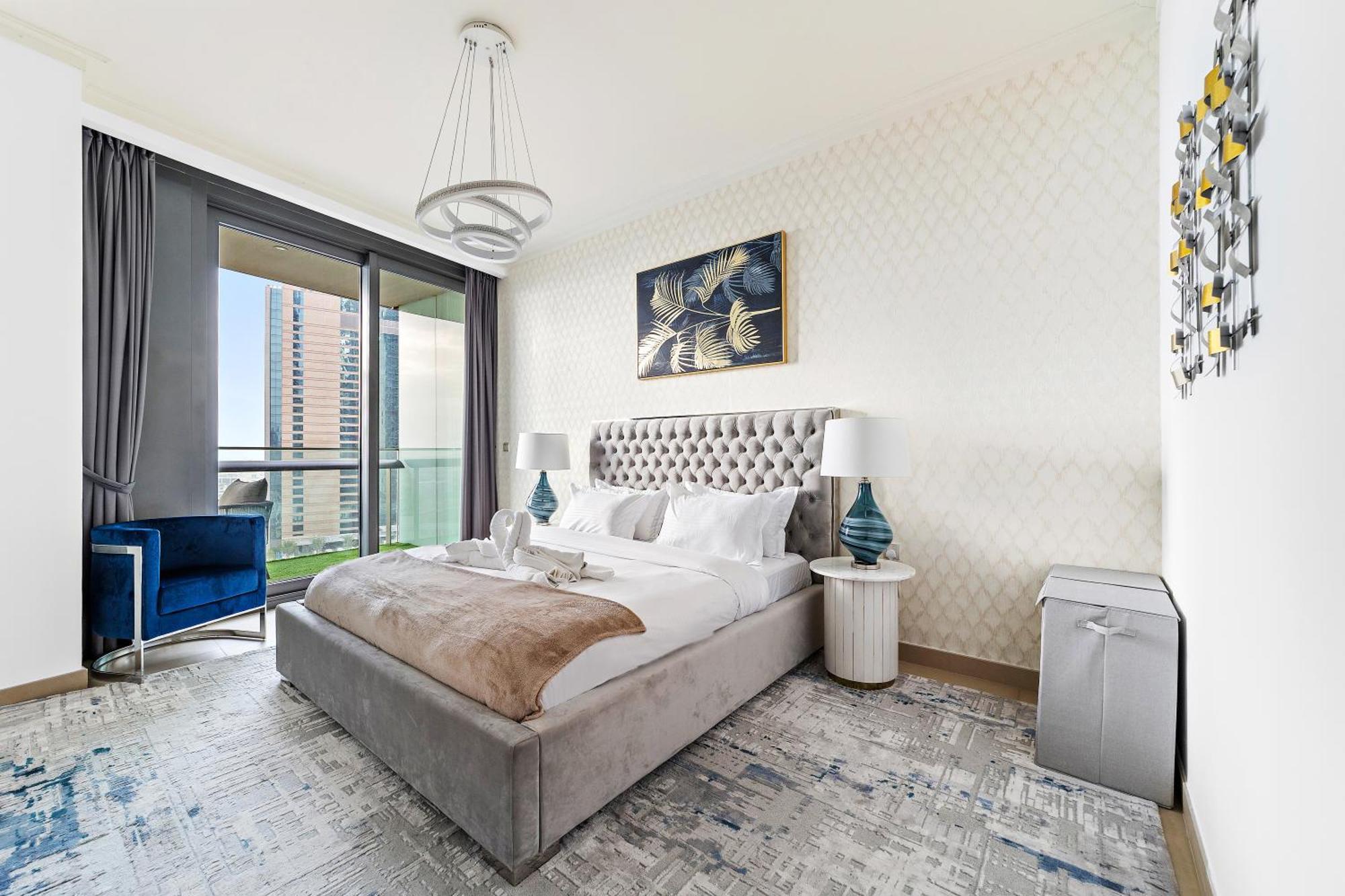 First Class 1b Stylish Downtown Retreat
