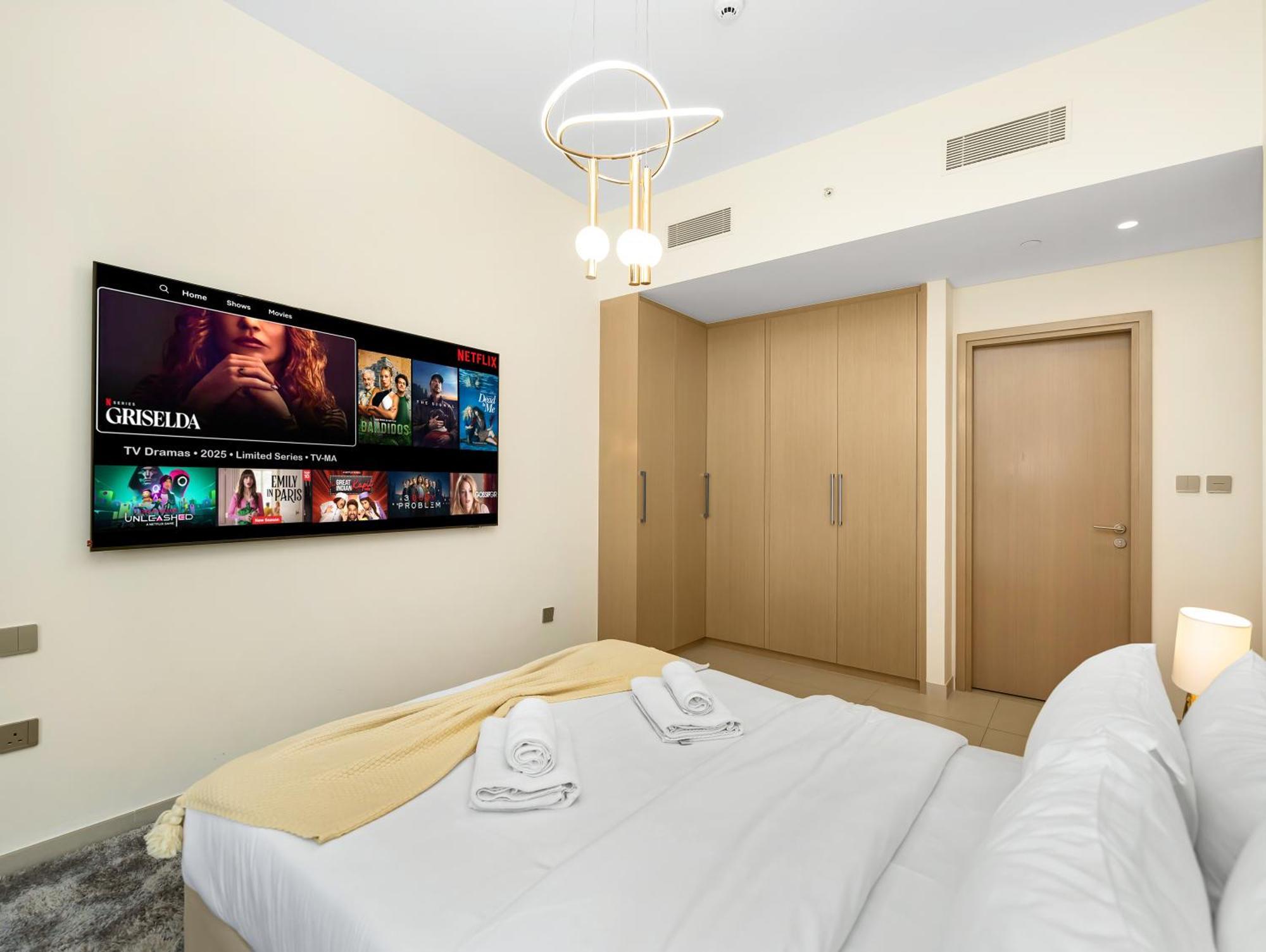 Luxurious Apartments In Burj Royale With Burj Khalifa Views Opposite Dubai Mall Apartment