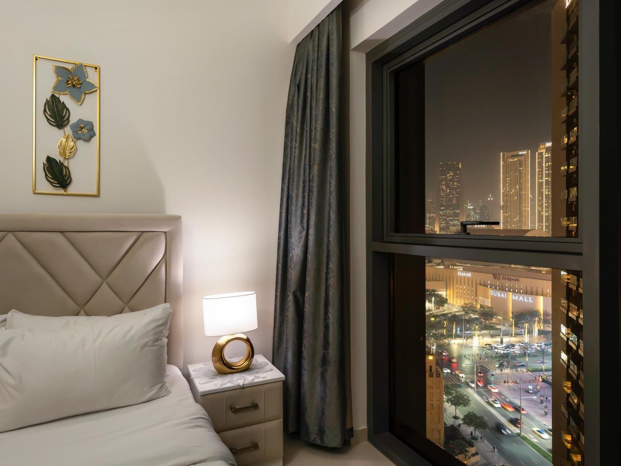 Luxurious Apartments In Burj Royale With Burj Khalifa Views Opposite Dubai Mall *