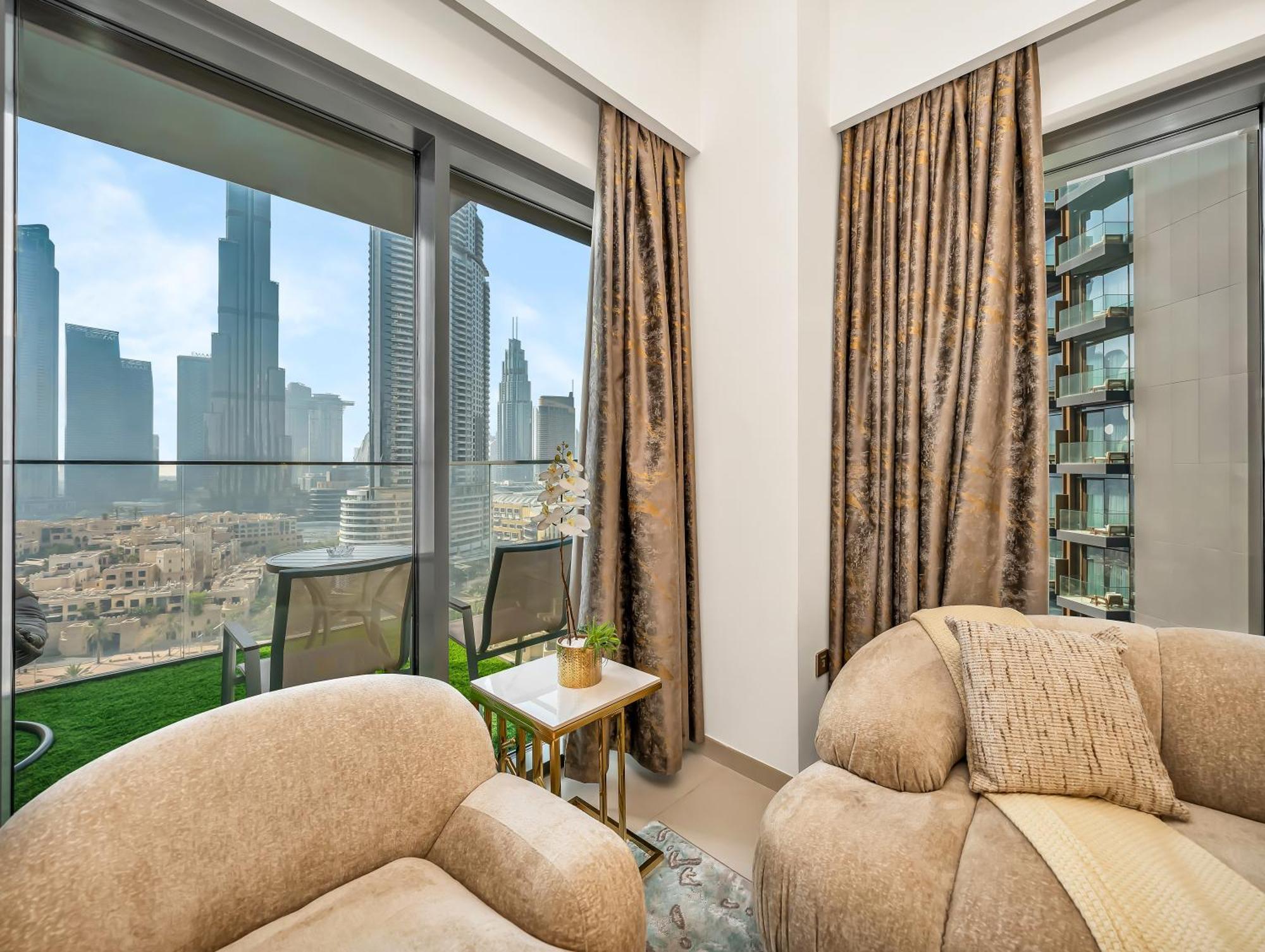 Luxurious Apartments In Burj Royale With Burj Khalifa Views Opposite Dubai Mall Apartment
