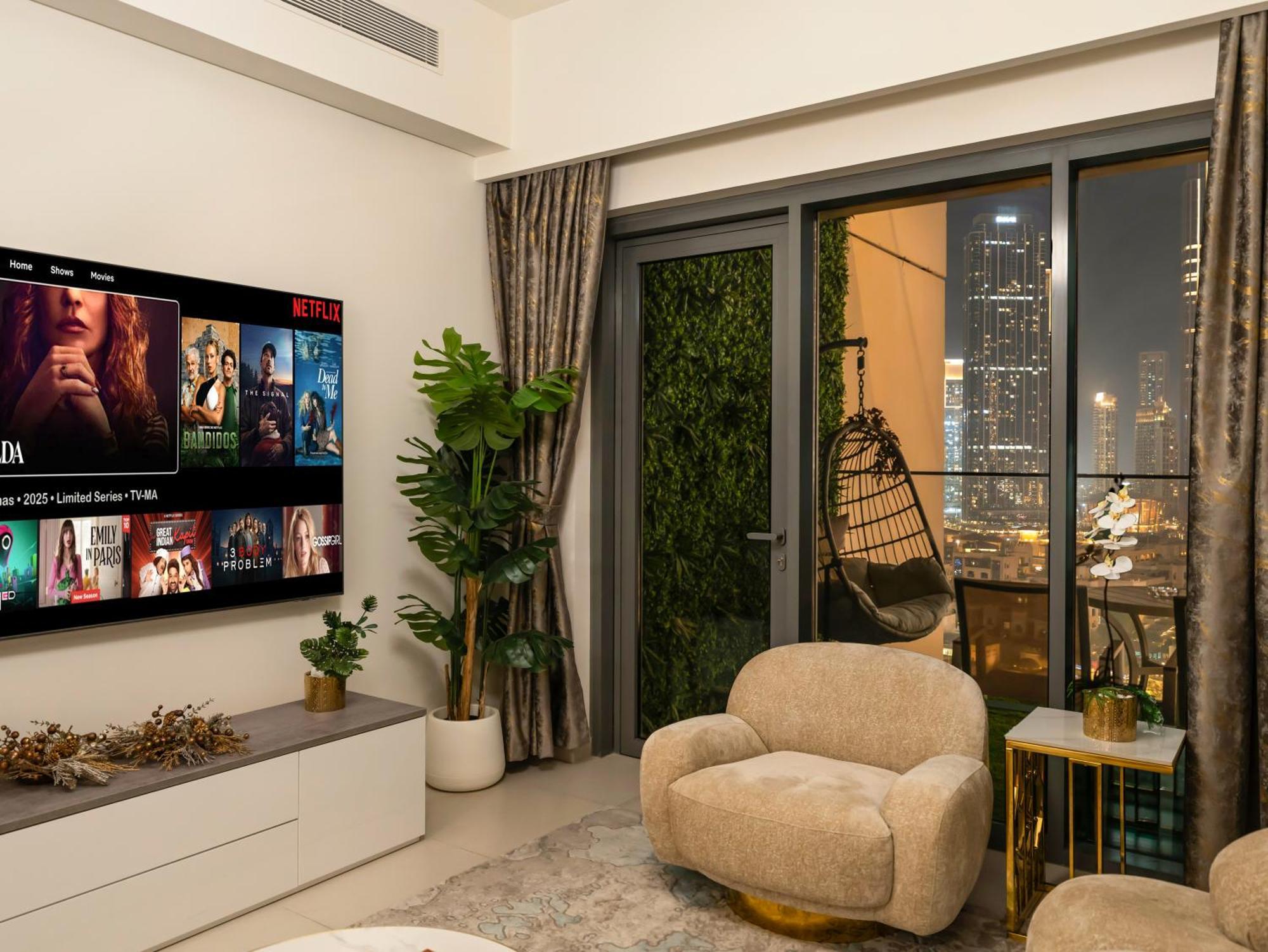 Luxurious Apartments In Burj Royale With Burj Khalifa Views Opposite Dubai Mall *