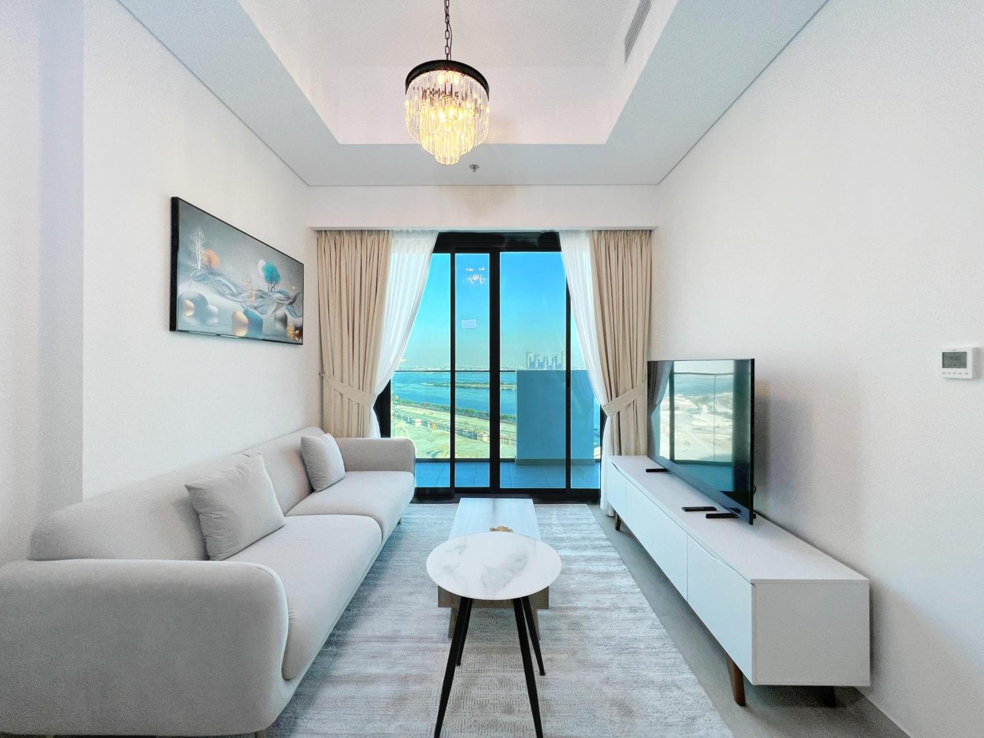 Creek Views 1br Modern In Jaddaf