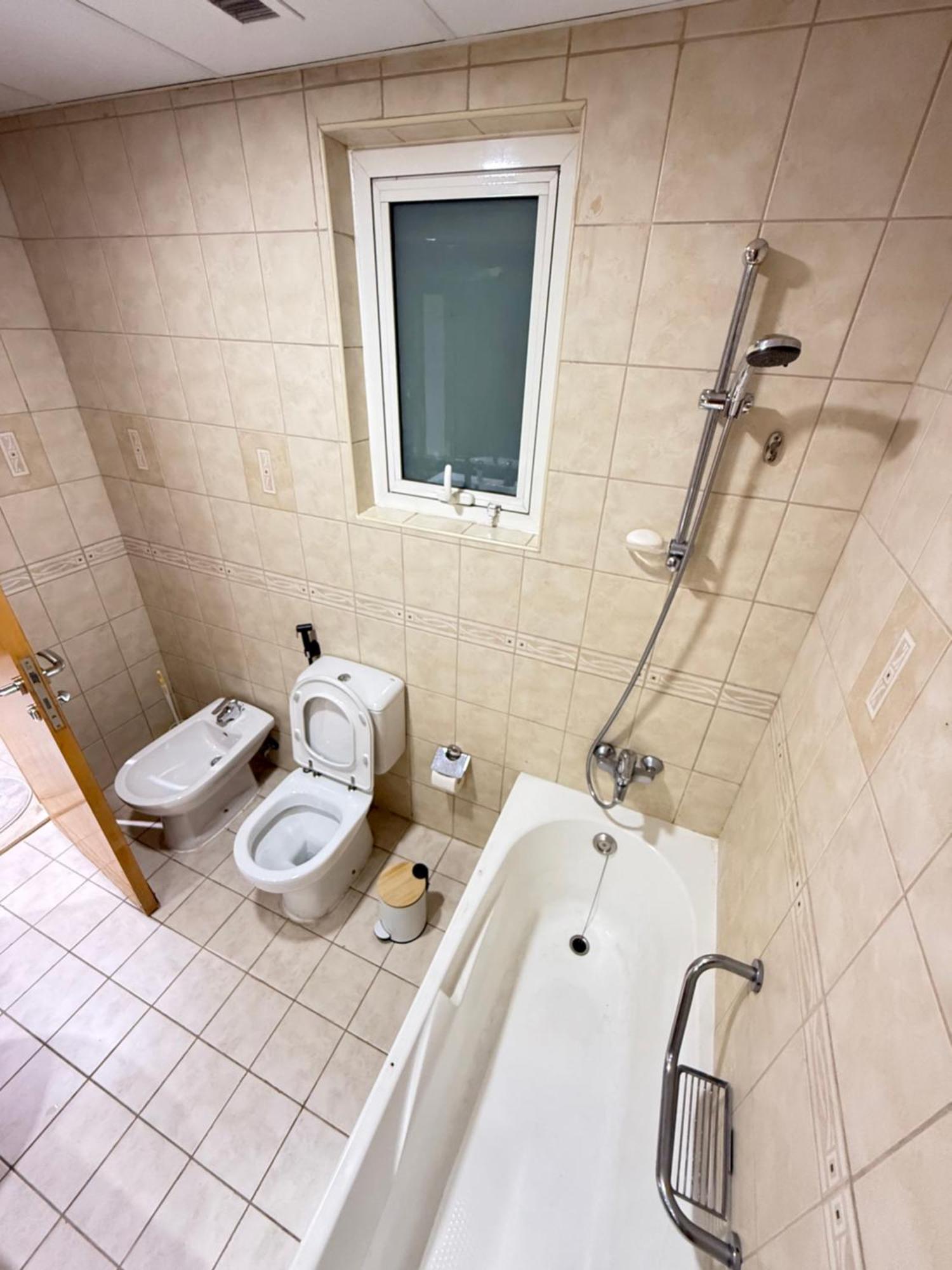 2016 Queen In With Private And Attached Bathroom Close To Union Metro Station With Paid Parking * Dubai