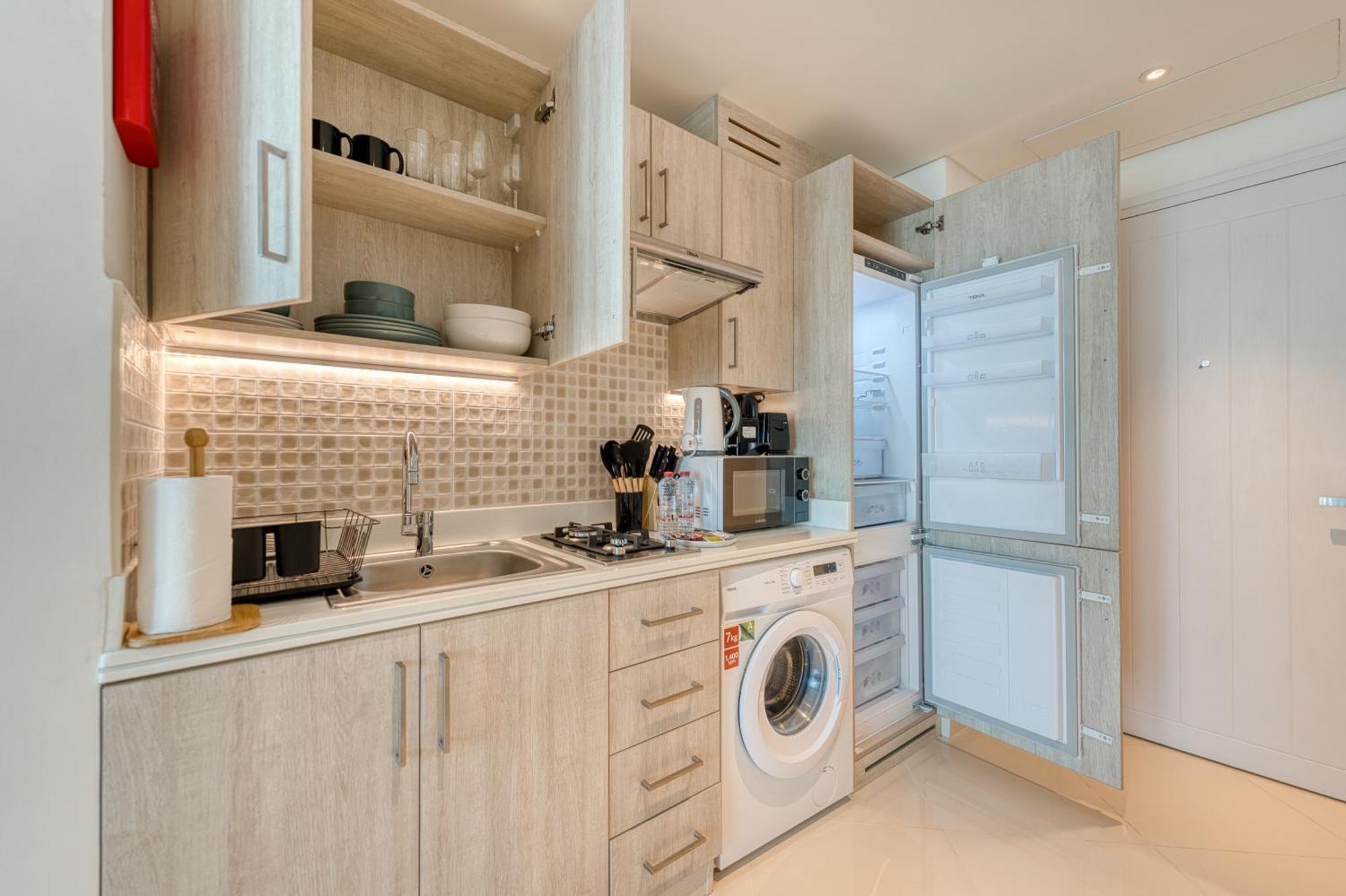 Beachfront Right By Nakheel Mall Apartment