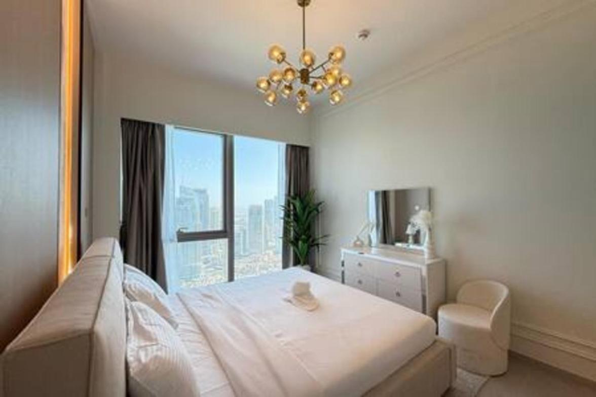 Likehome - 2 Bhk With Burj Khalifa View In Downtown Apartment *