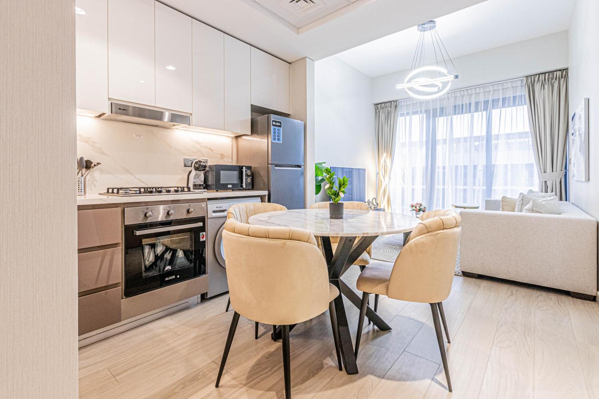 Luxurious 1br Living In Azizi Riviera 39 Apartment *