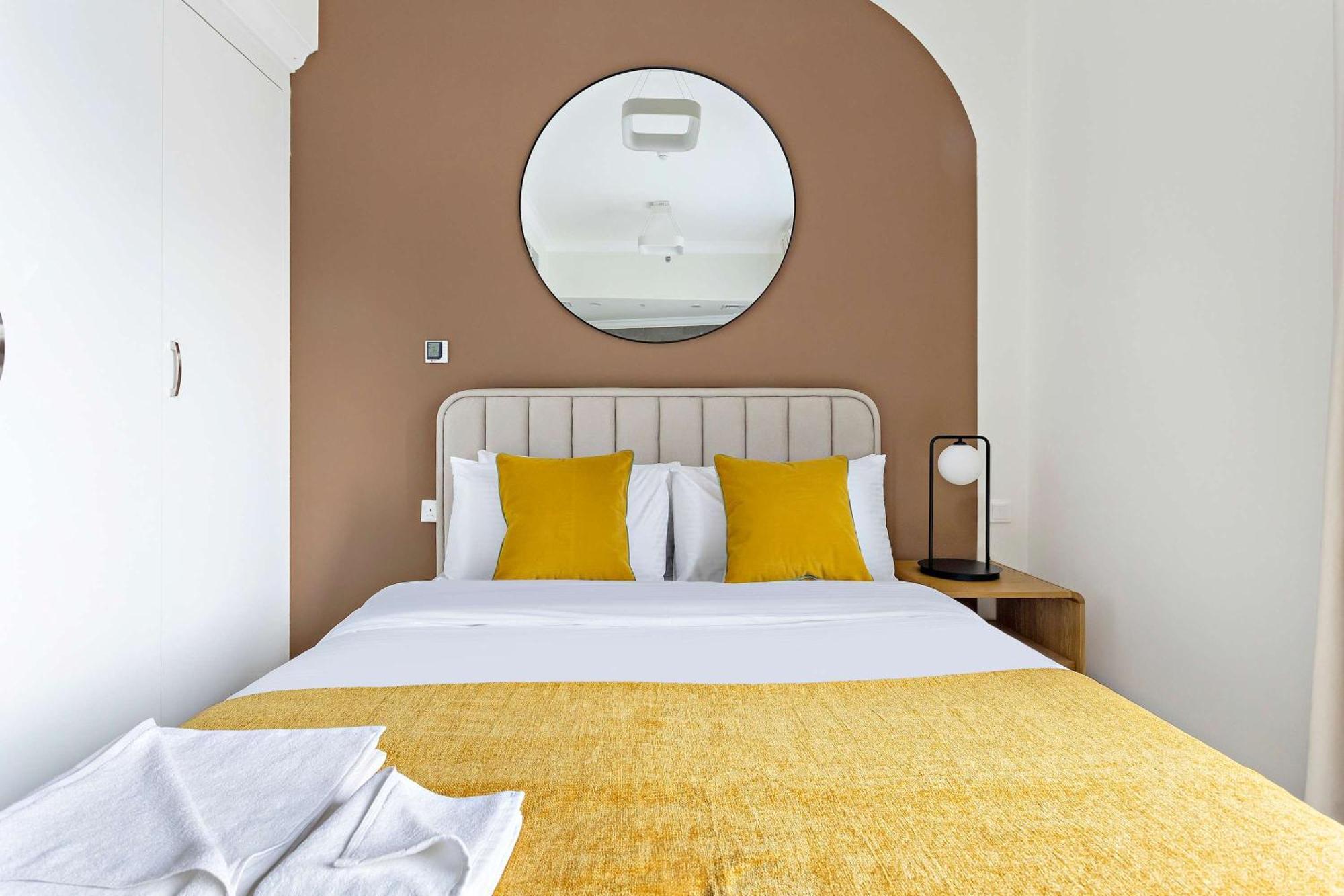 Silkhaus Aesthetic In Art Gardens With Gym & Pool Access *
