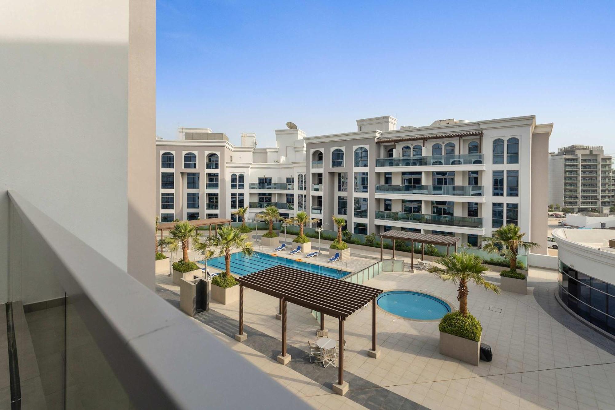 Silkhaus Aesthetic In Art Gardens With Gym & Pool Access *