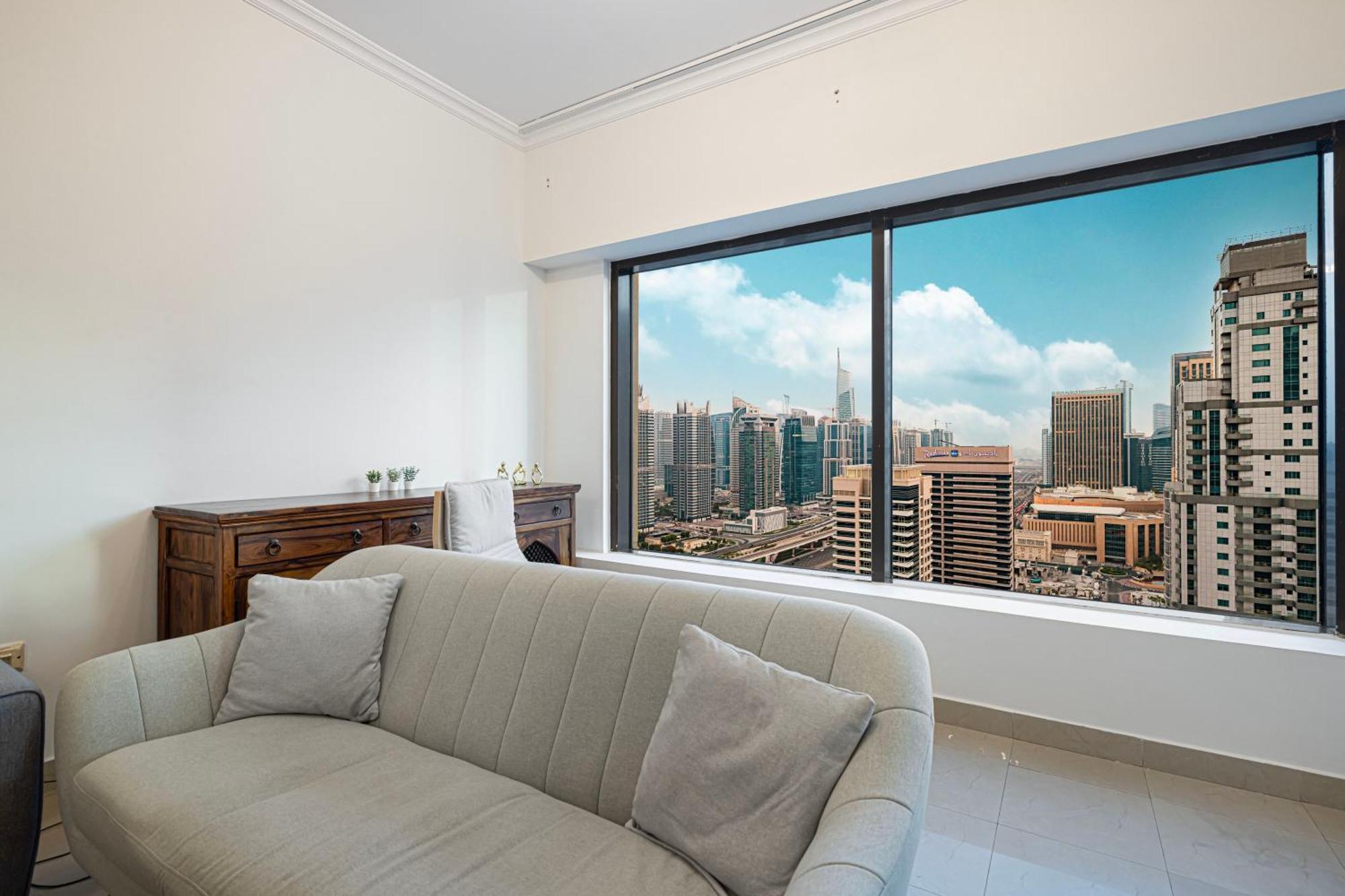 Prime Location - Full Marina View *