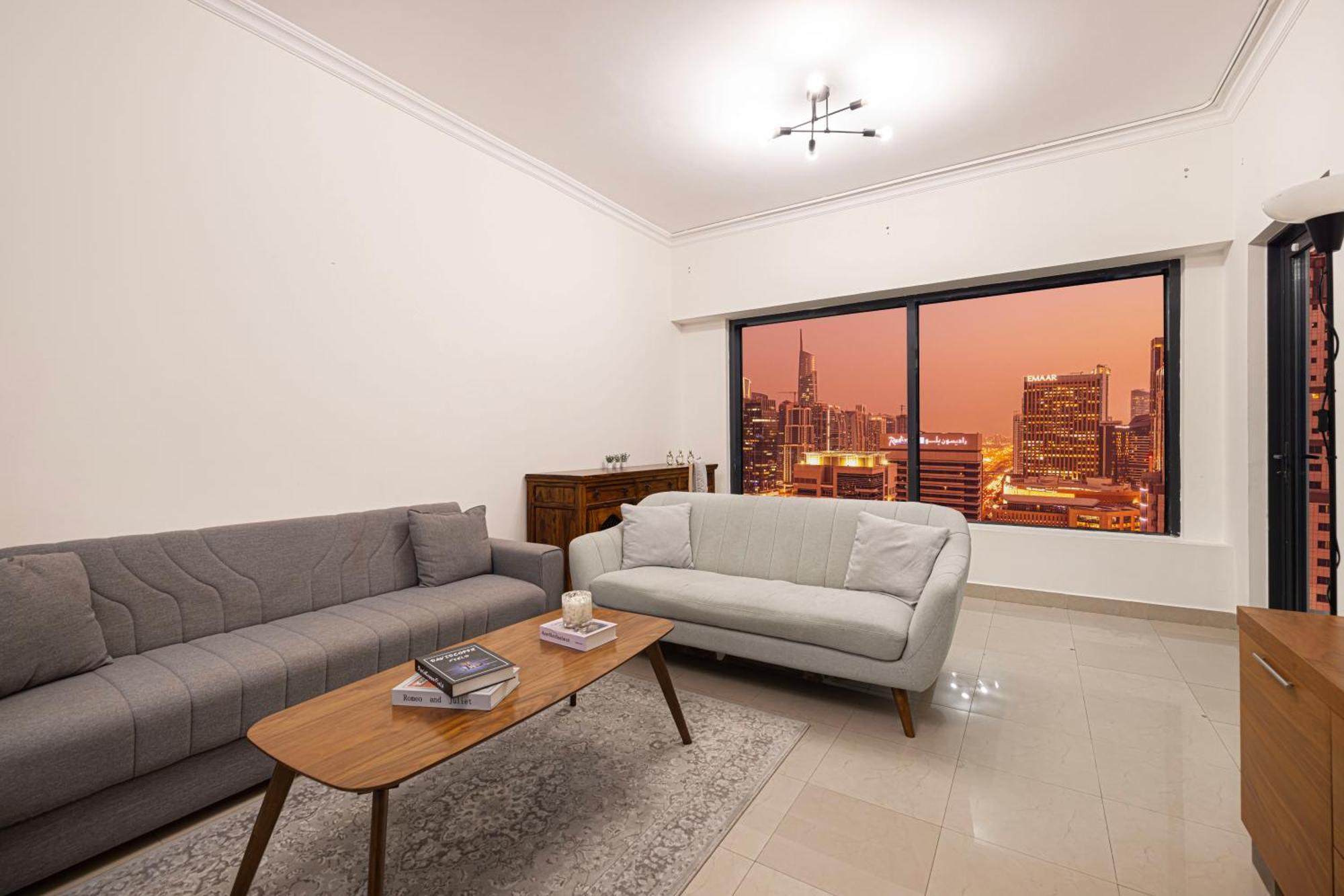 Prime Location - Full Marina View *