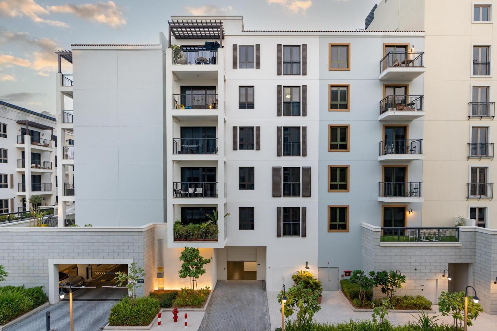 Stylish 1br In La With Balcony And Partial Marina Views