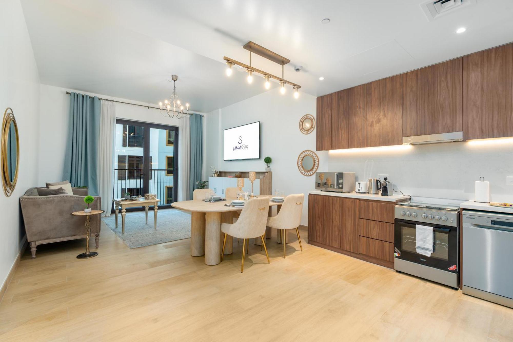Stylish 1br In La With Balcony And Partial Marina Views *
