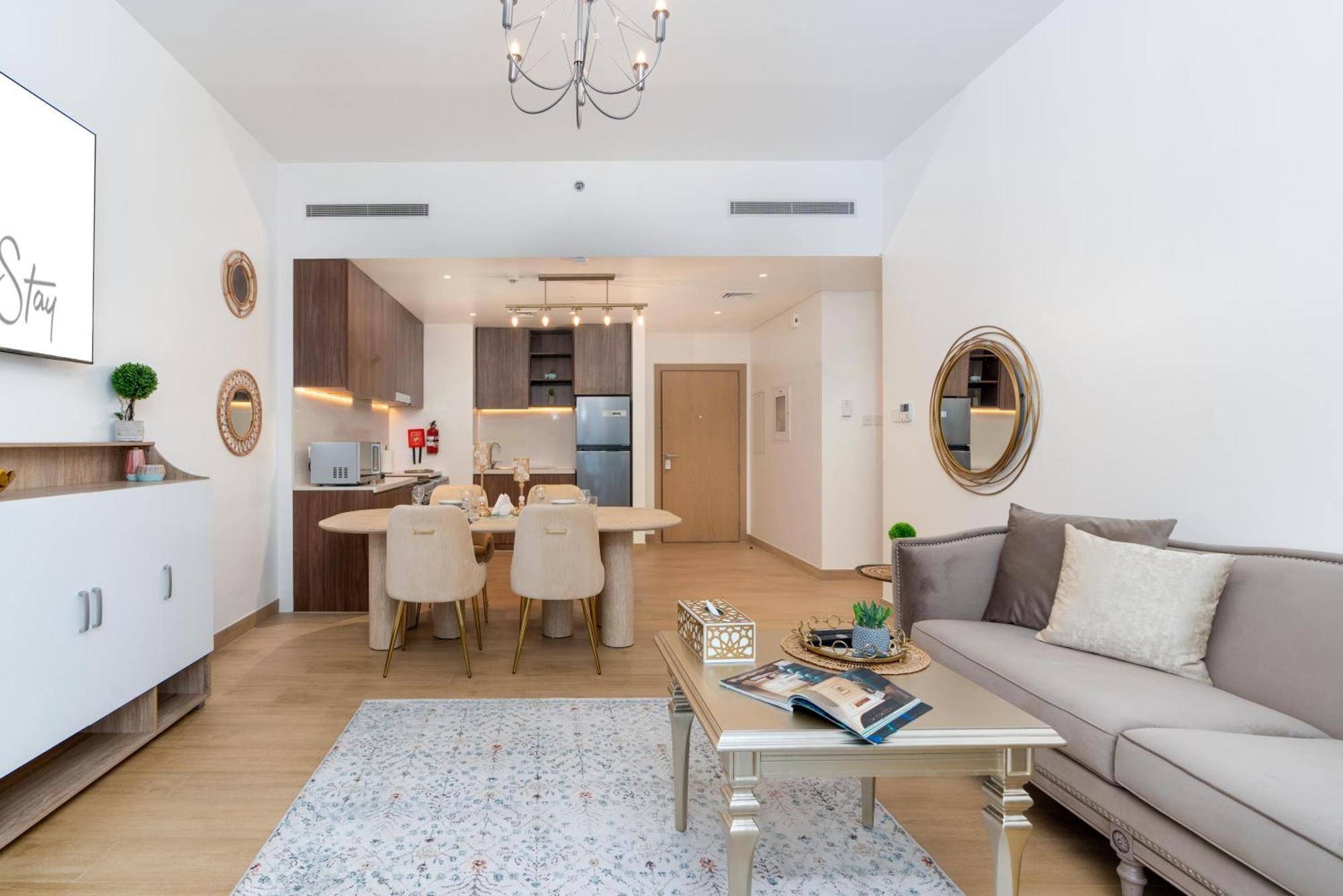 Stylish 1br In La With Balcony And Partial Marina Views Apartment