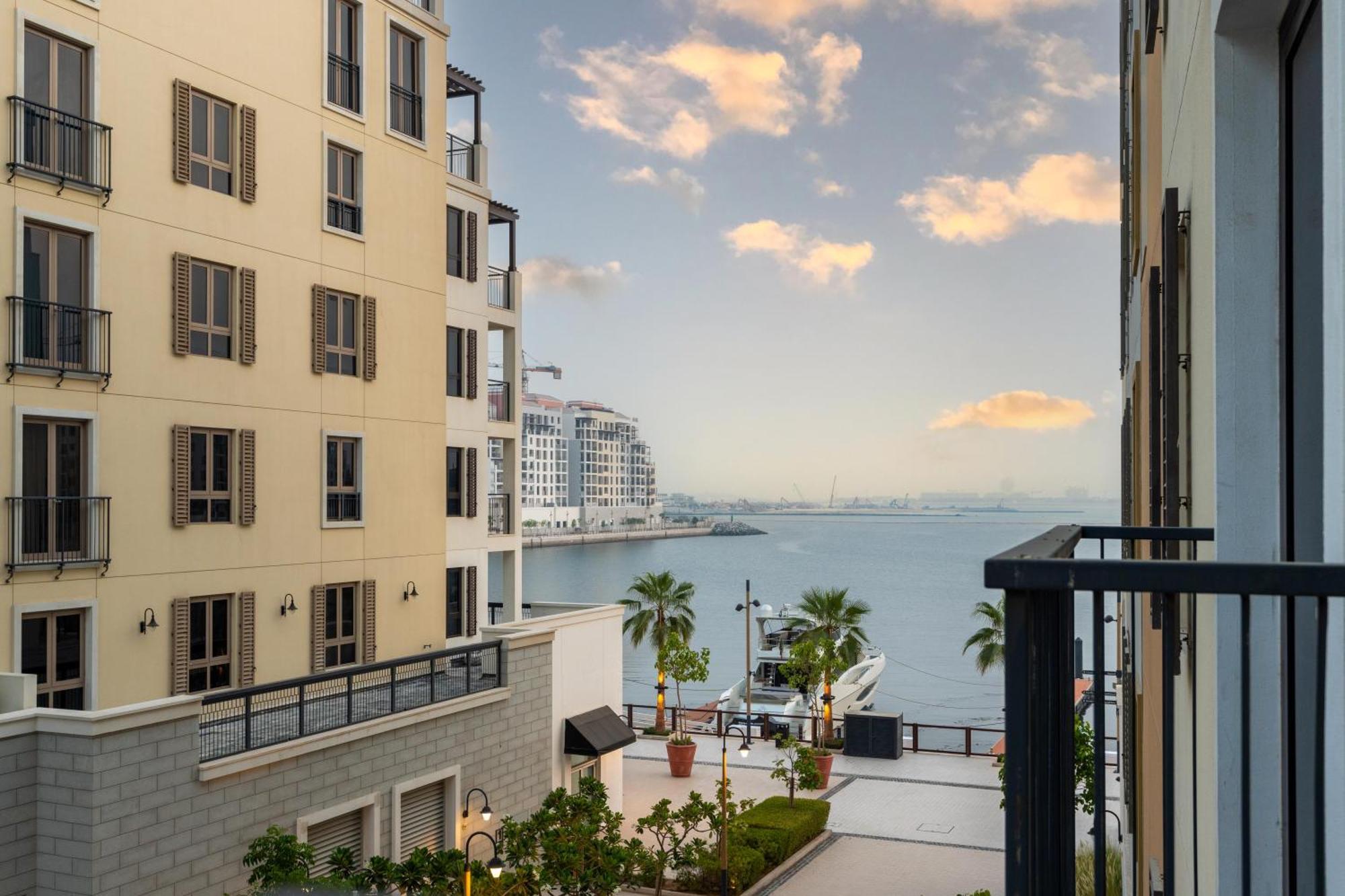 Apartment Stylish 1br In La With Balcony And Partial Marina Views *