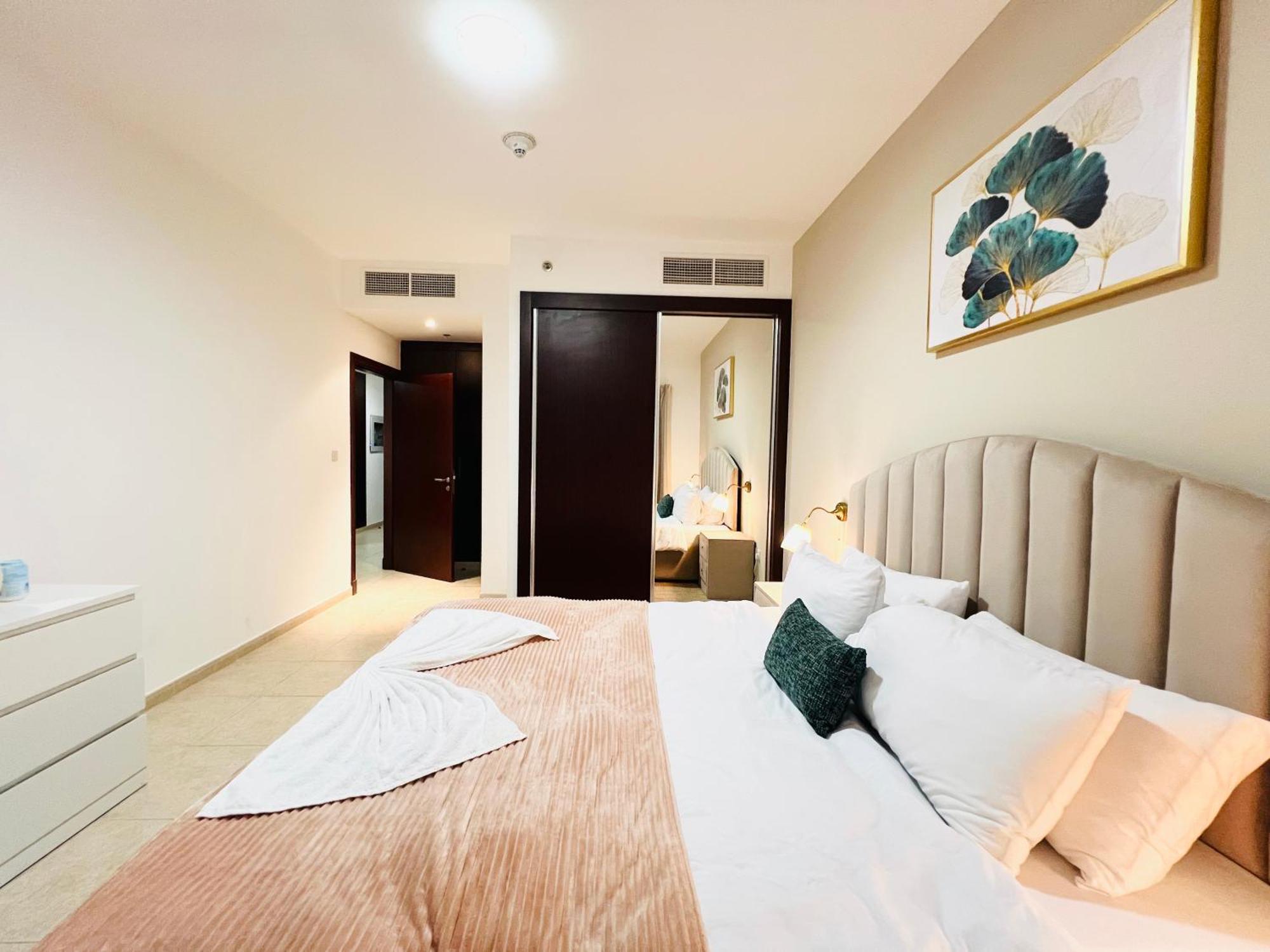 Daire 1 Bedroom Flat, Luxury Amenities, Opp & Club With Free Parking In Marina *