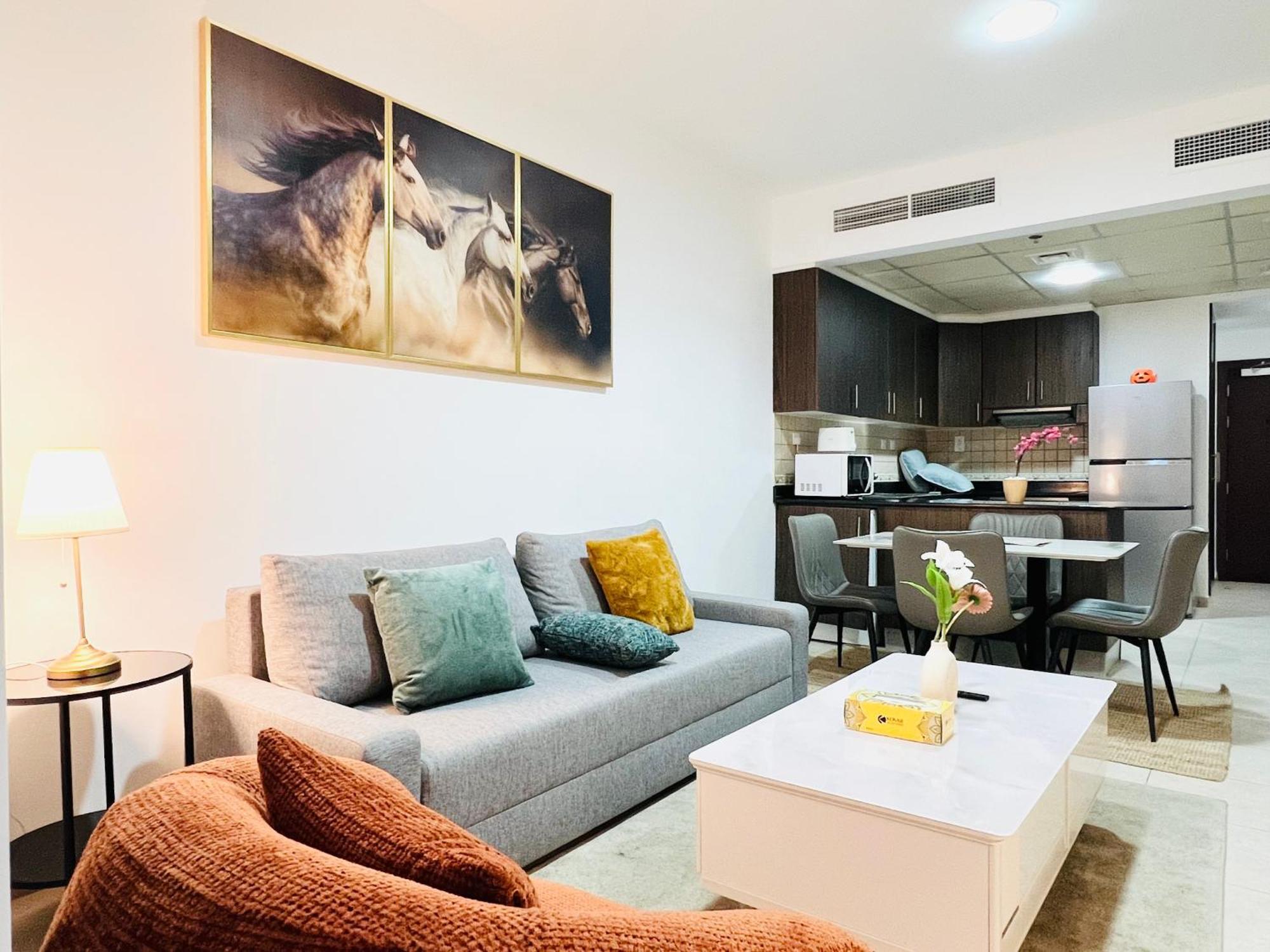 1 Bedroom Flat, Luxury Amenities, Opp & Club With Free Parking In Marina Dubai