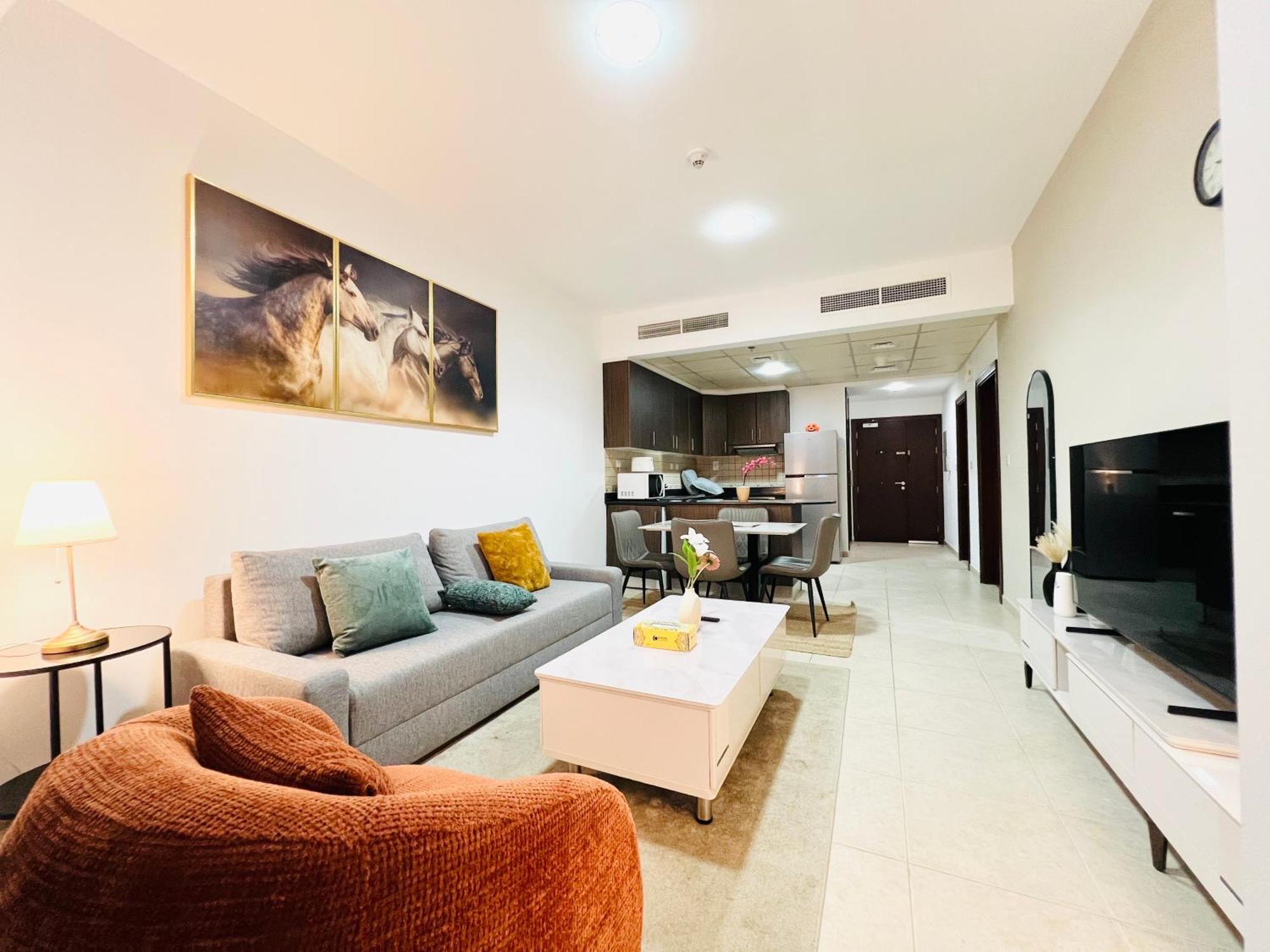 1 Bedroom Flat, Luxury Amenities, Opp & Club With Free Parking In Marina Daire *