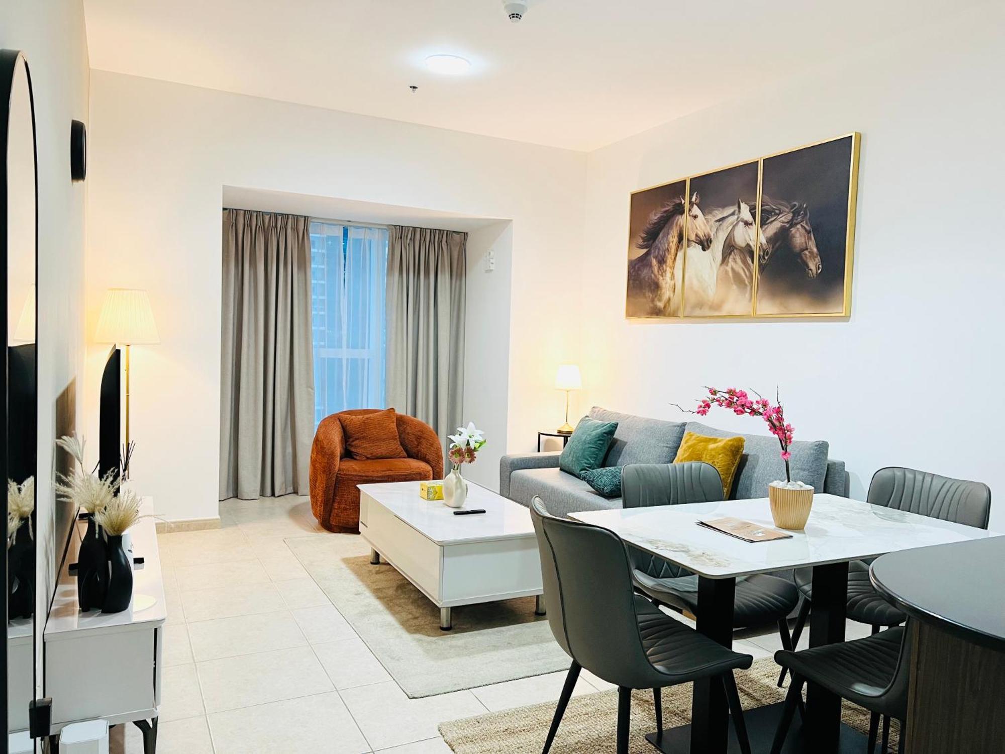 1 Bedroom Flat, Luxury Amenities, Opp & Club With Free Parking In Marina Daire