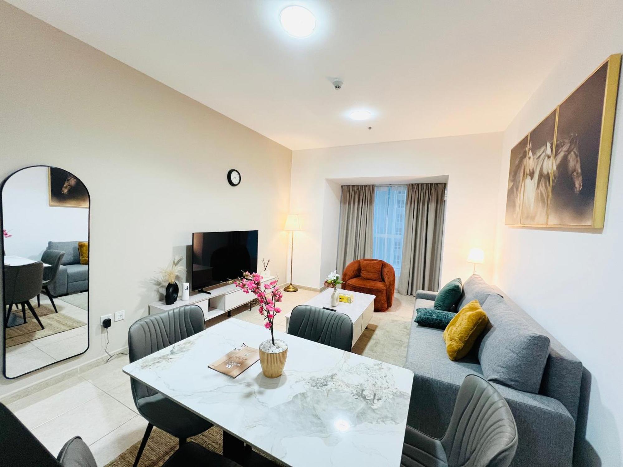 1 Bedroom Flat, Luxury Amenities, Opp & Club With Free Parking In Marina * Dubai