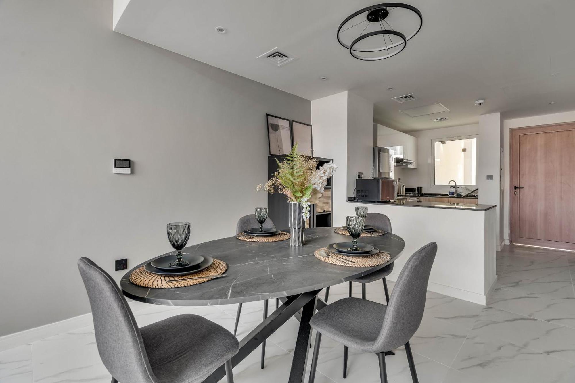 Daire New! Amazing 2br Loft Townhouse In Dubailand Dubai
