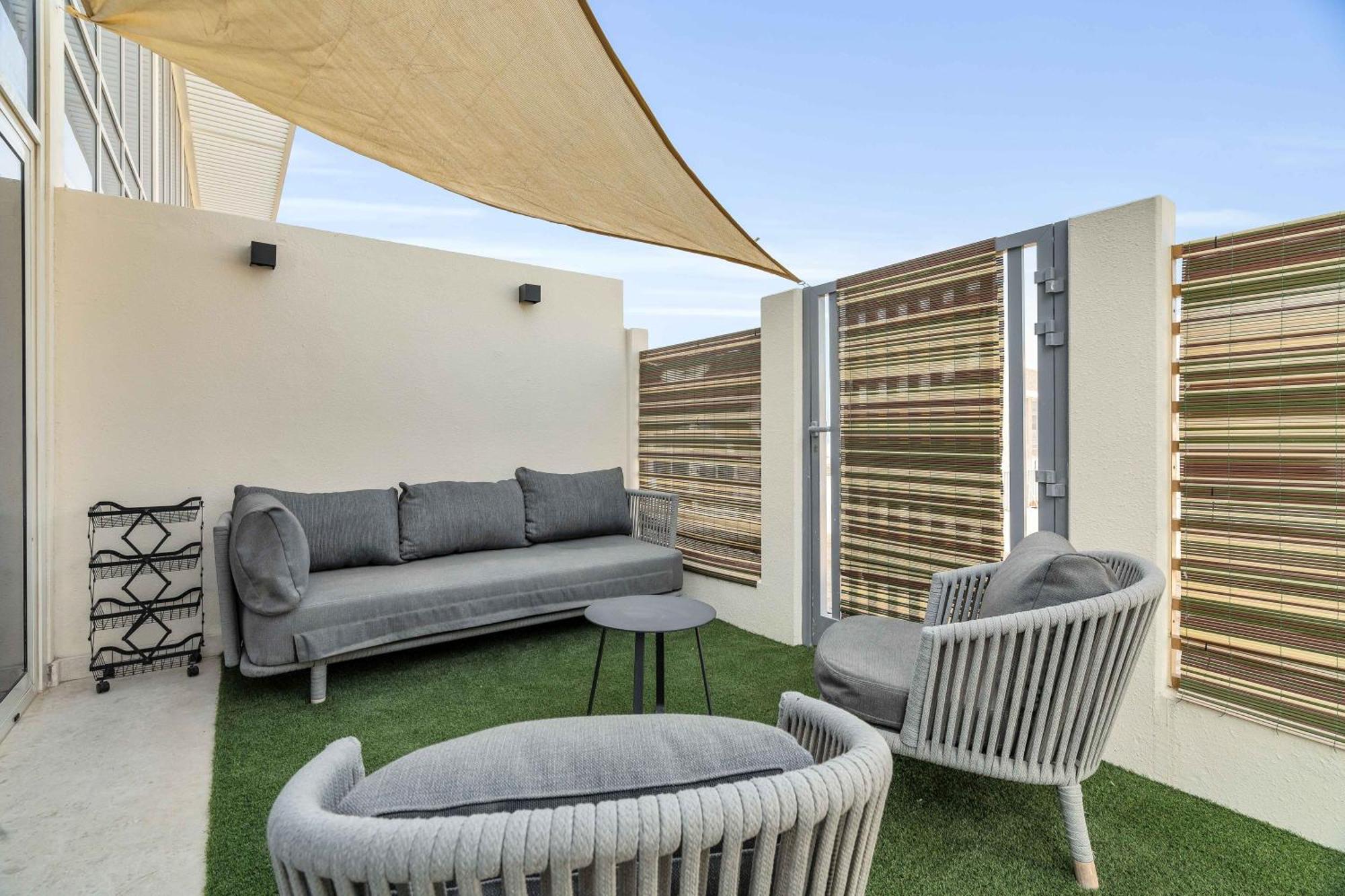 Daire New! Amazing 2br Loft Townhouse In Dubailand Dubai