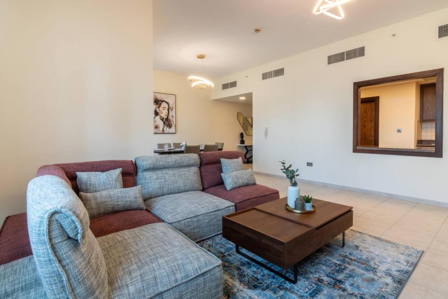 Scenic 2 Bedroom - Downtown Business Bay Apartment Dubai