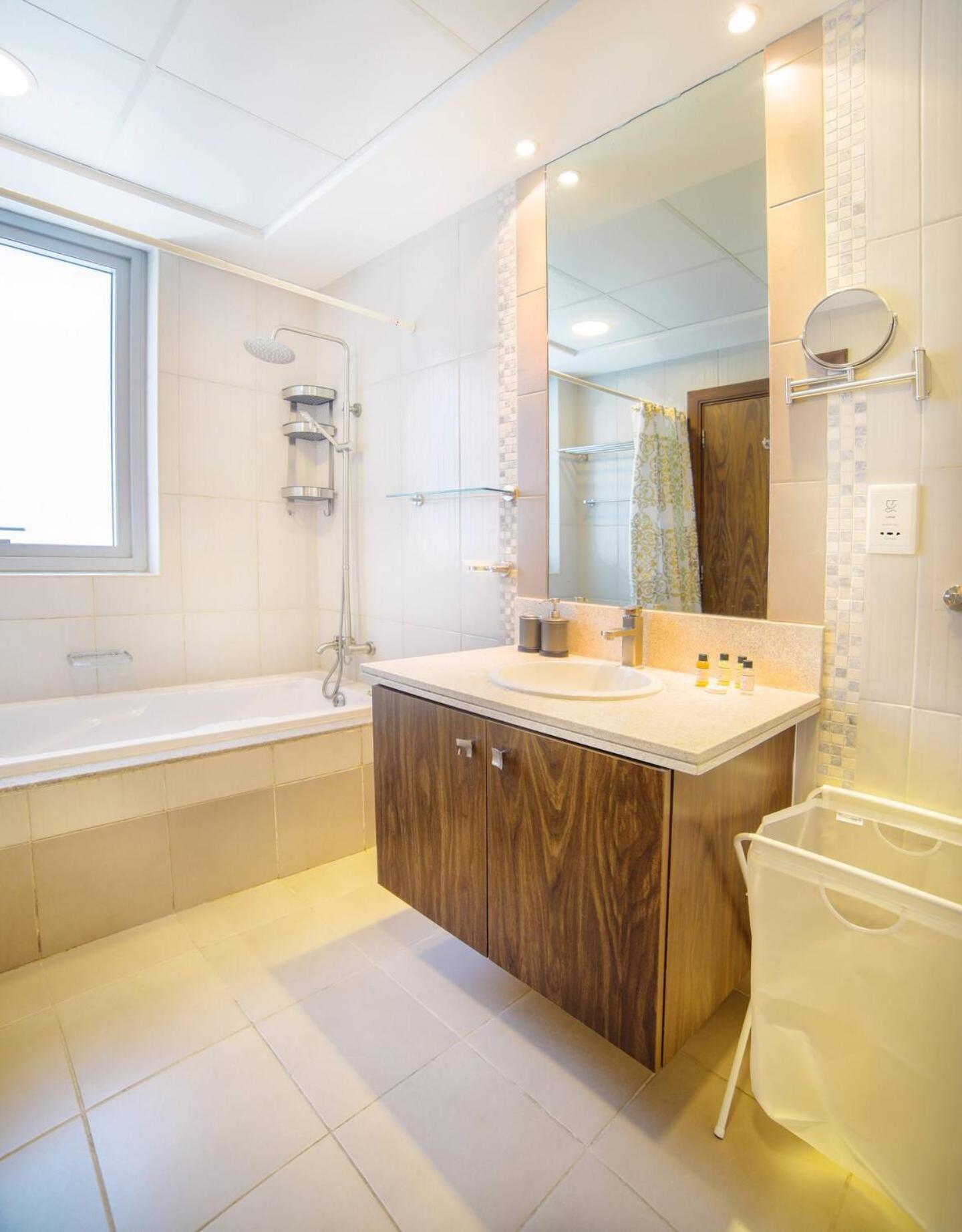 Scenic 2 Bedroom - Downtown Business Bay Apartment