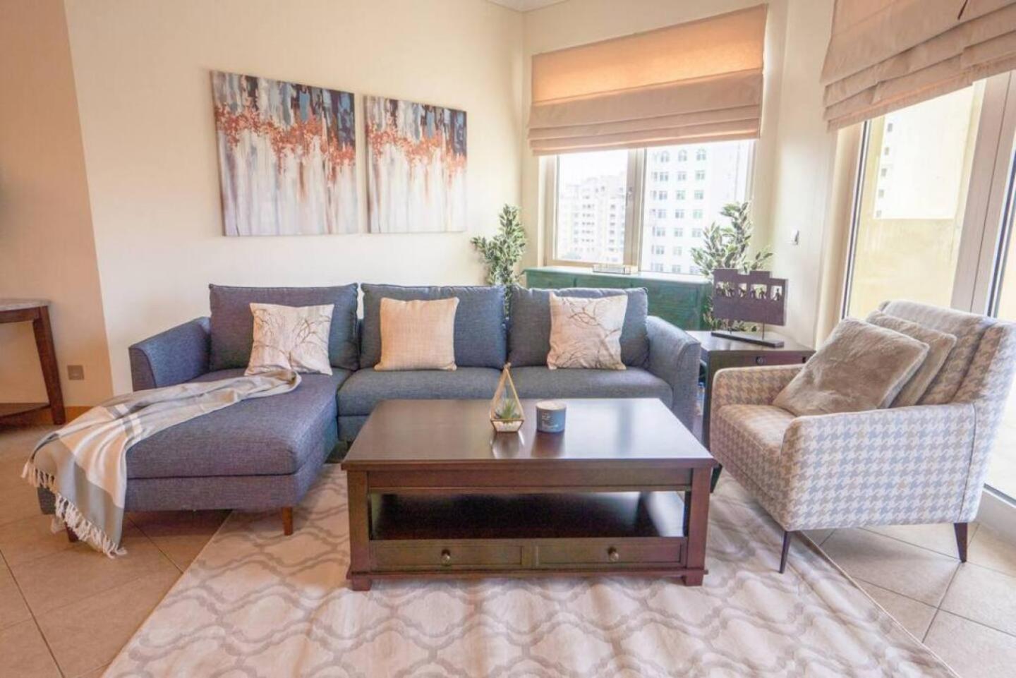 The Palm Luxury 4-Br Beach Club Access Dubai Apartment *