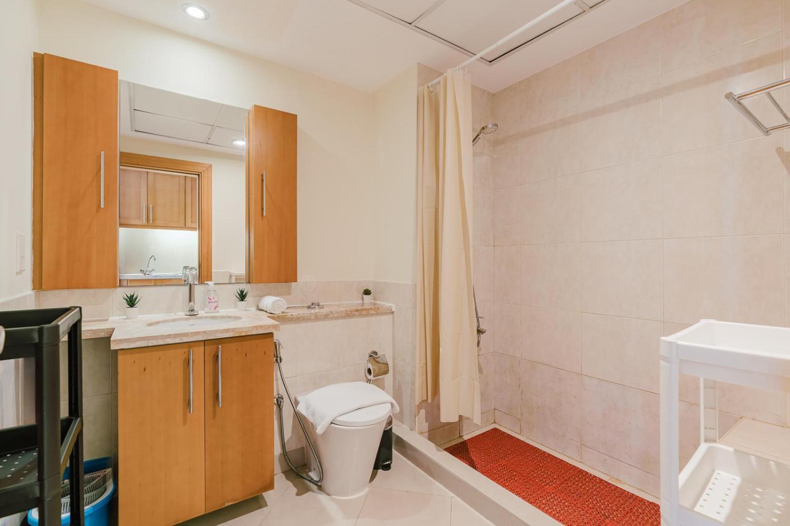 Rh - Beautiful Canal View, Sleek & Spacious Studio, Location * Dubai